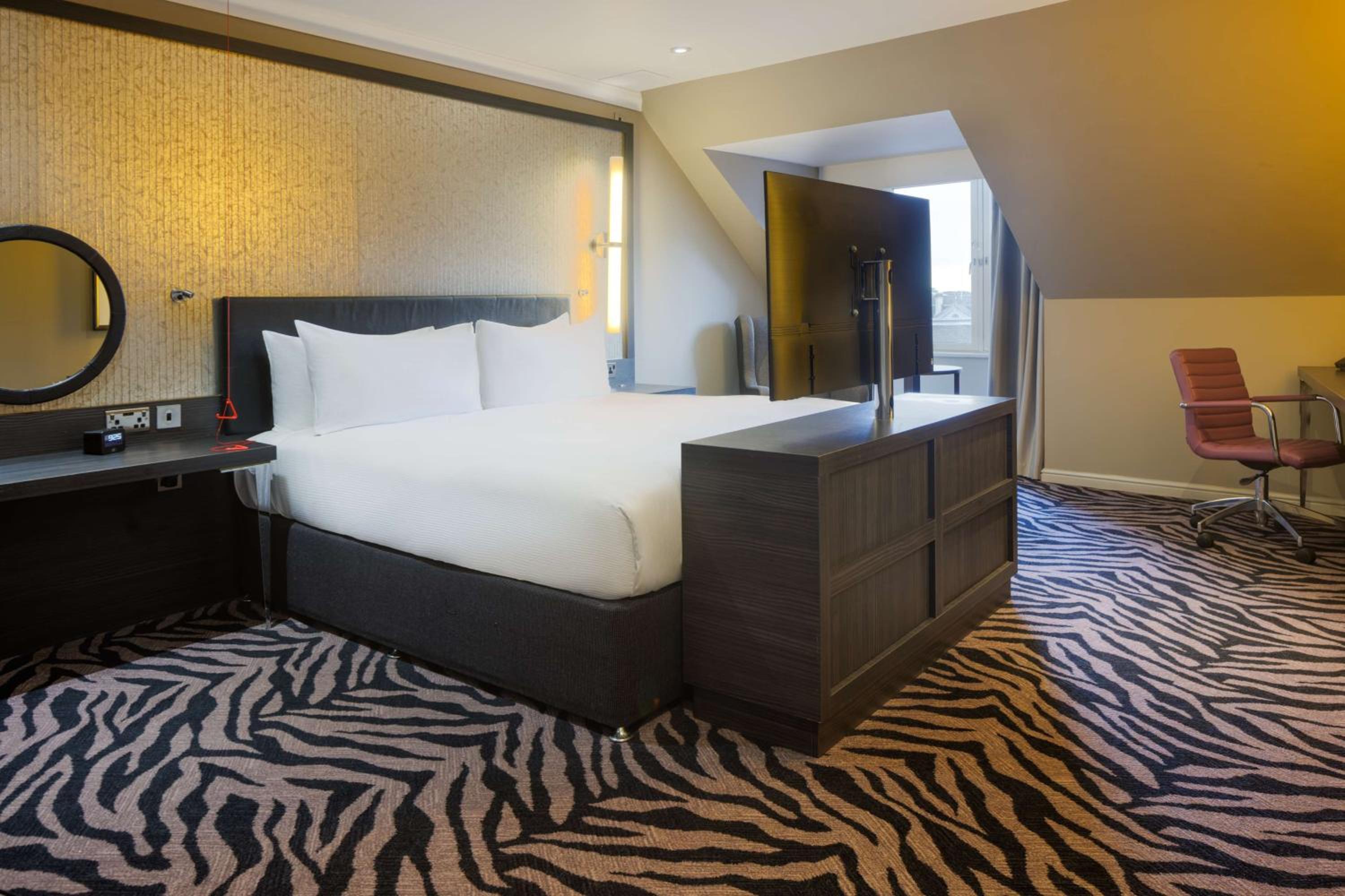 Accessible King Deluxe Room with Castle View