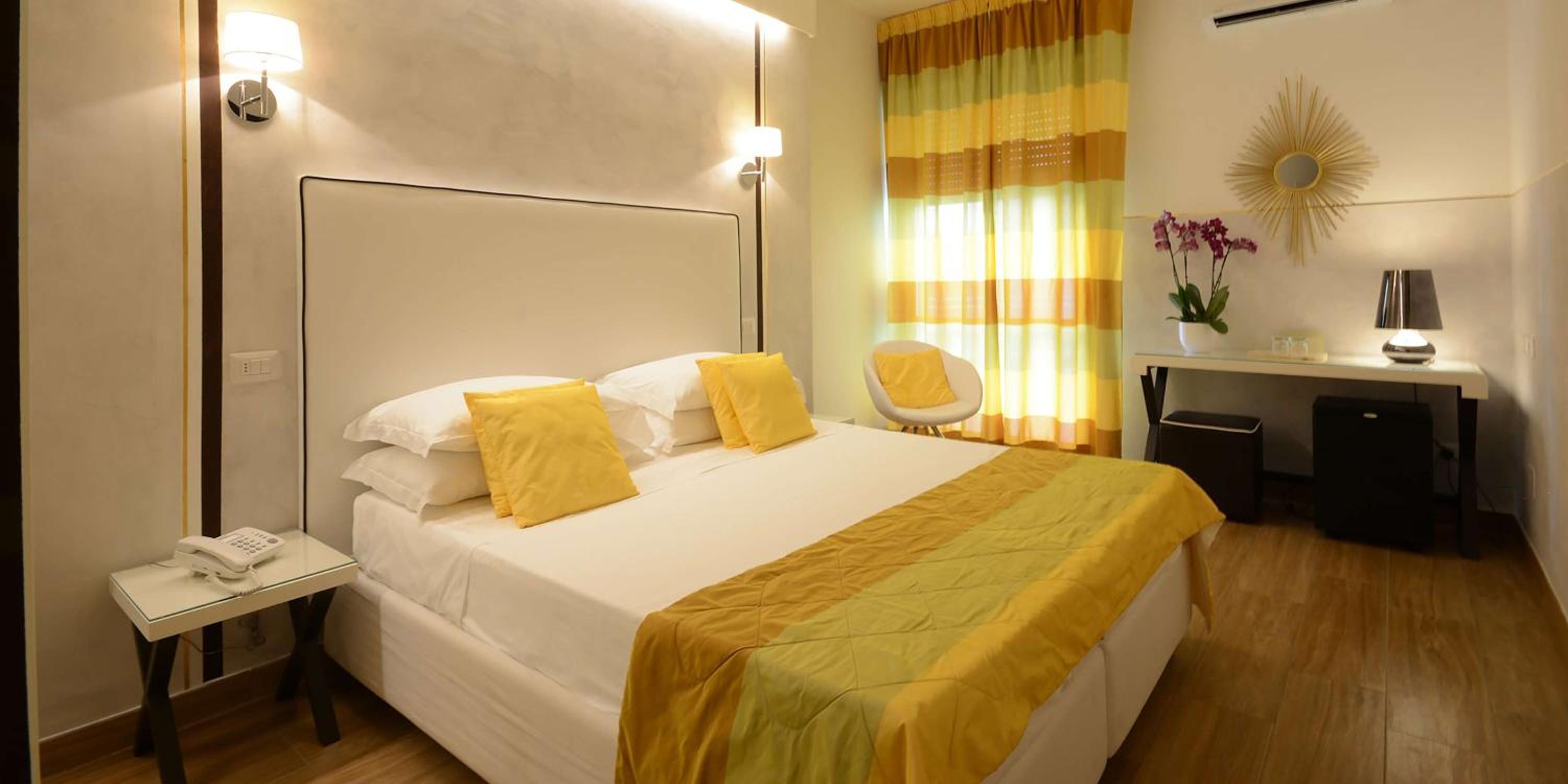 Queen Room with Balcony and Sea View - Non-Smoking - Photo 1