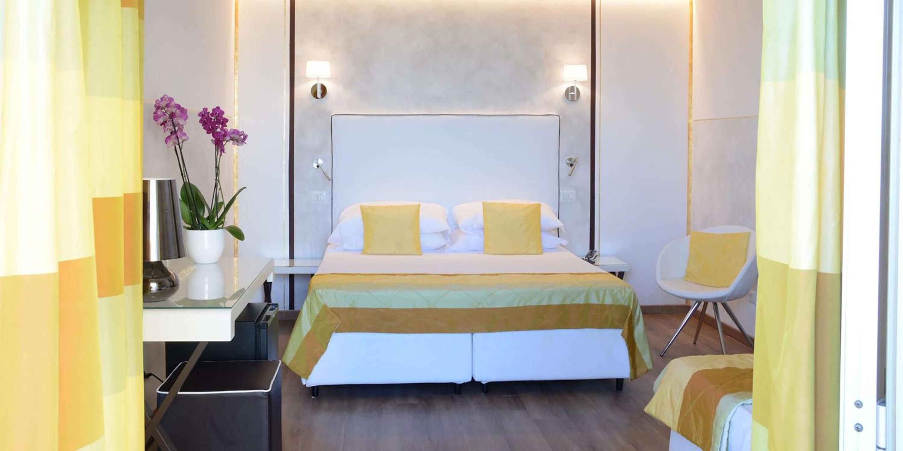 Queen Room with Balcony and Sea View - Non-Smoking - Photo 2