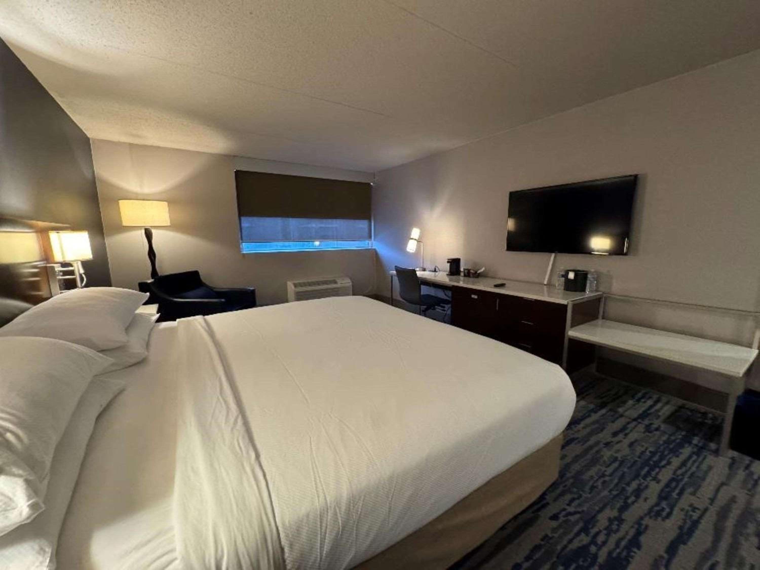 King Room - Non-Smoking - Photo 1