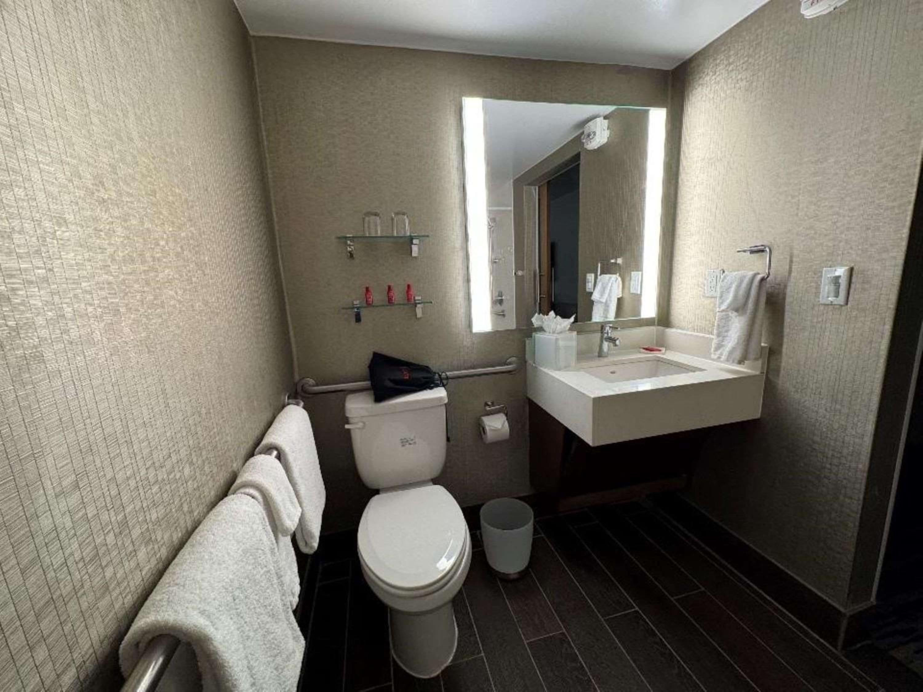 King Room - Disability Access/Non-Smoking - Photo 4