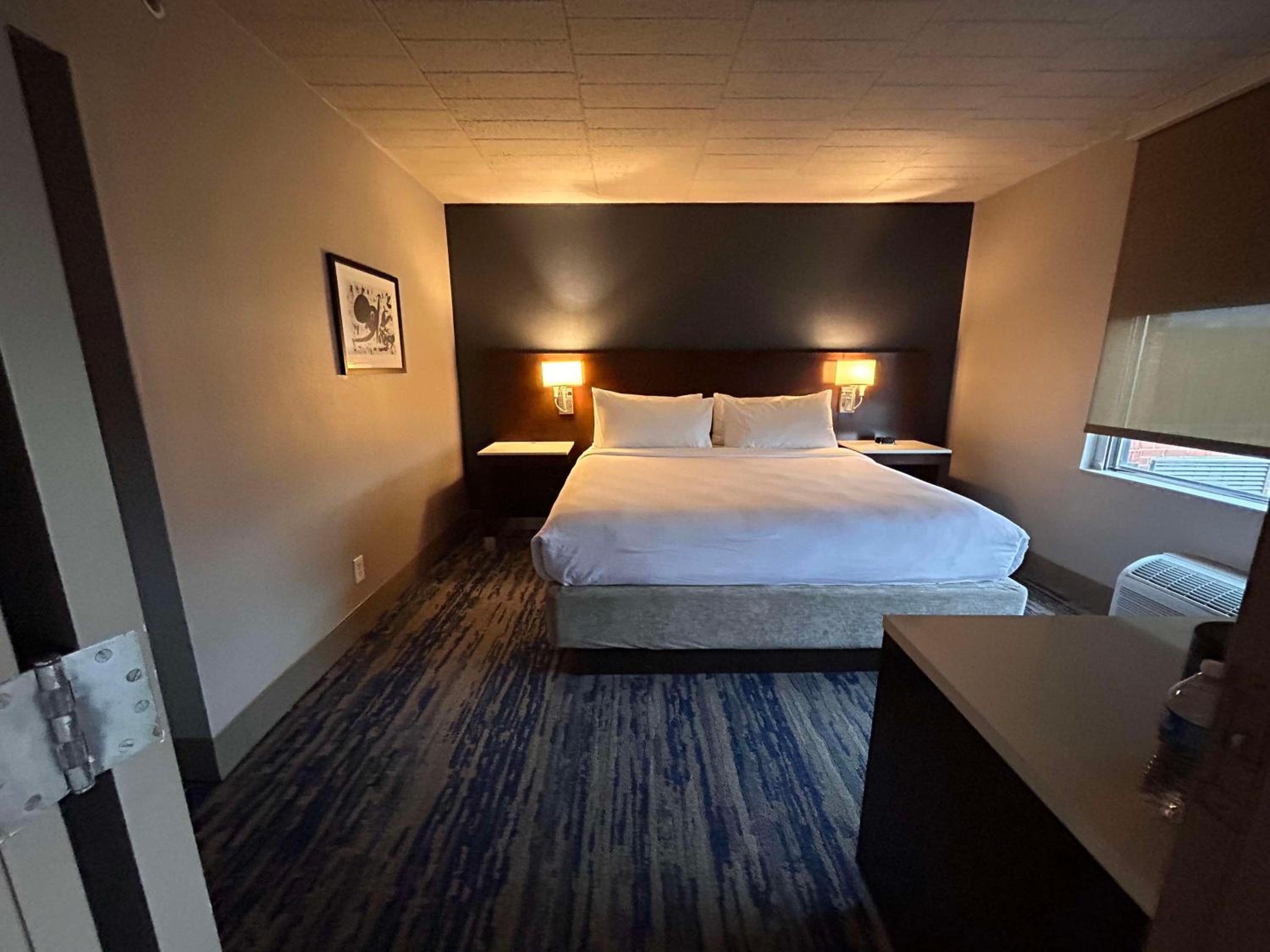 King Suite with Sofa Bed and Separate Living Room - Non-Smoking - Photo 3