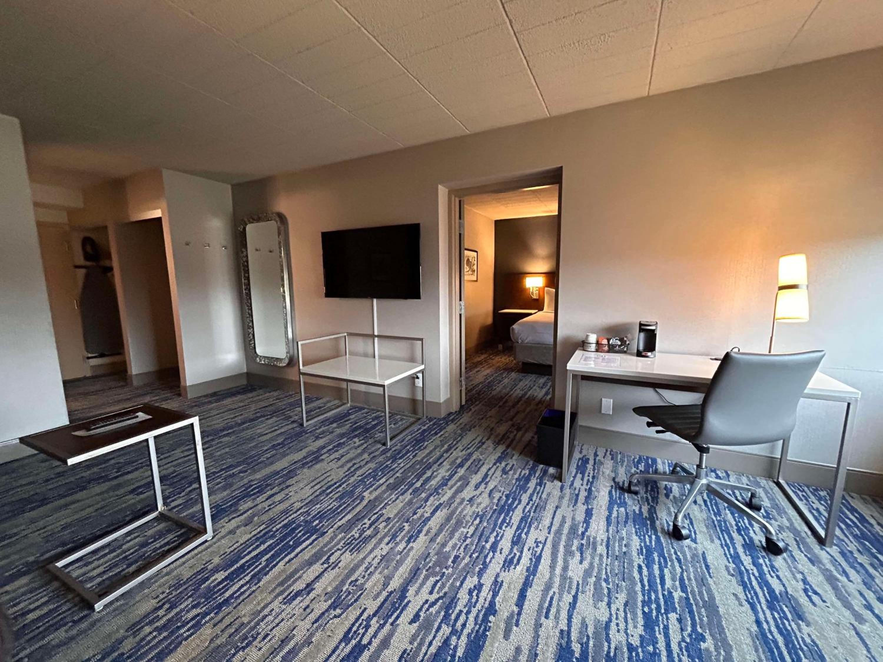 King Suite with Sofa Bed and Separate Living Room - Non-Smoking - Photo 5