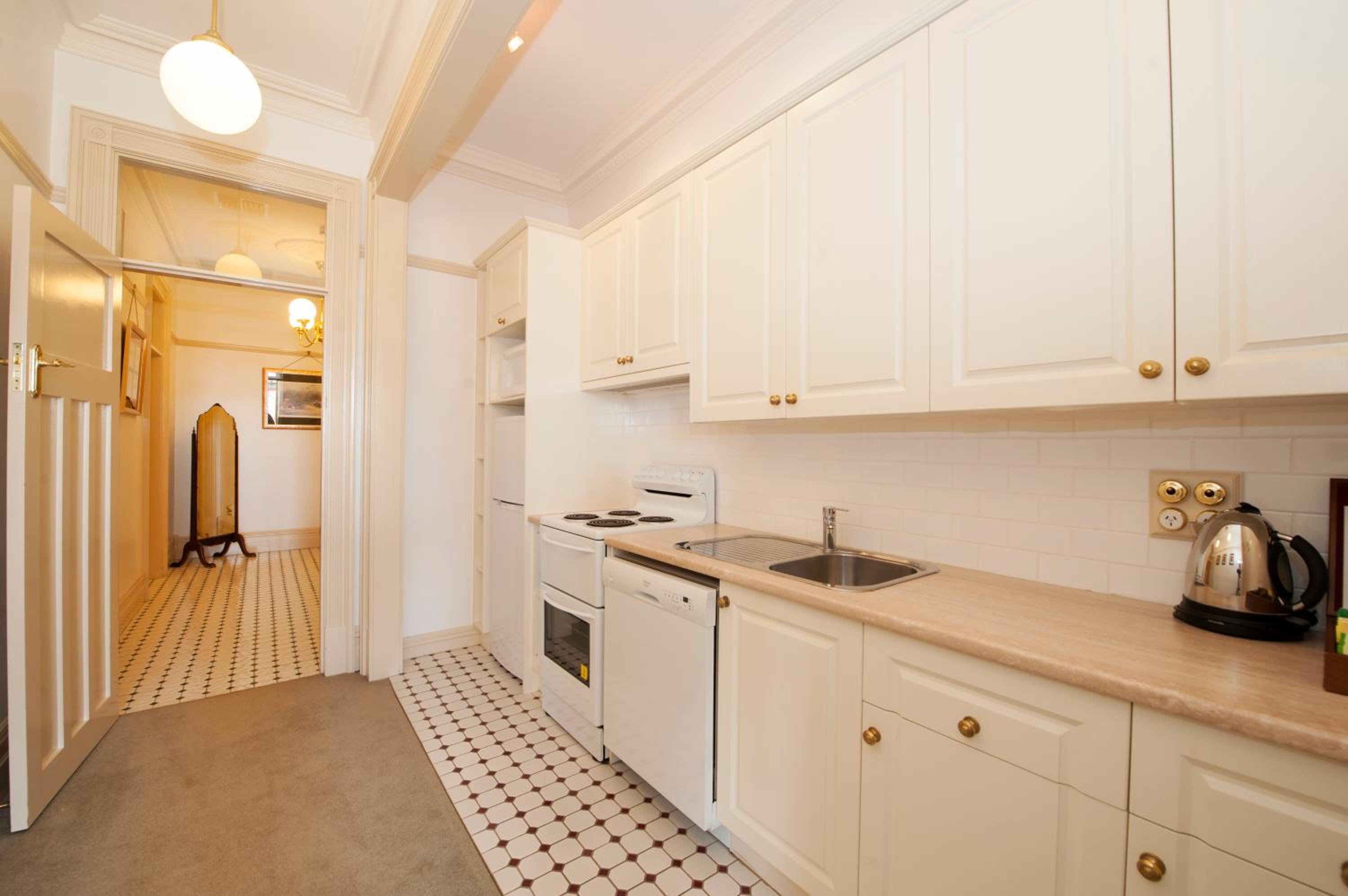 Luxury One-Bedroom Apartment photo 3