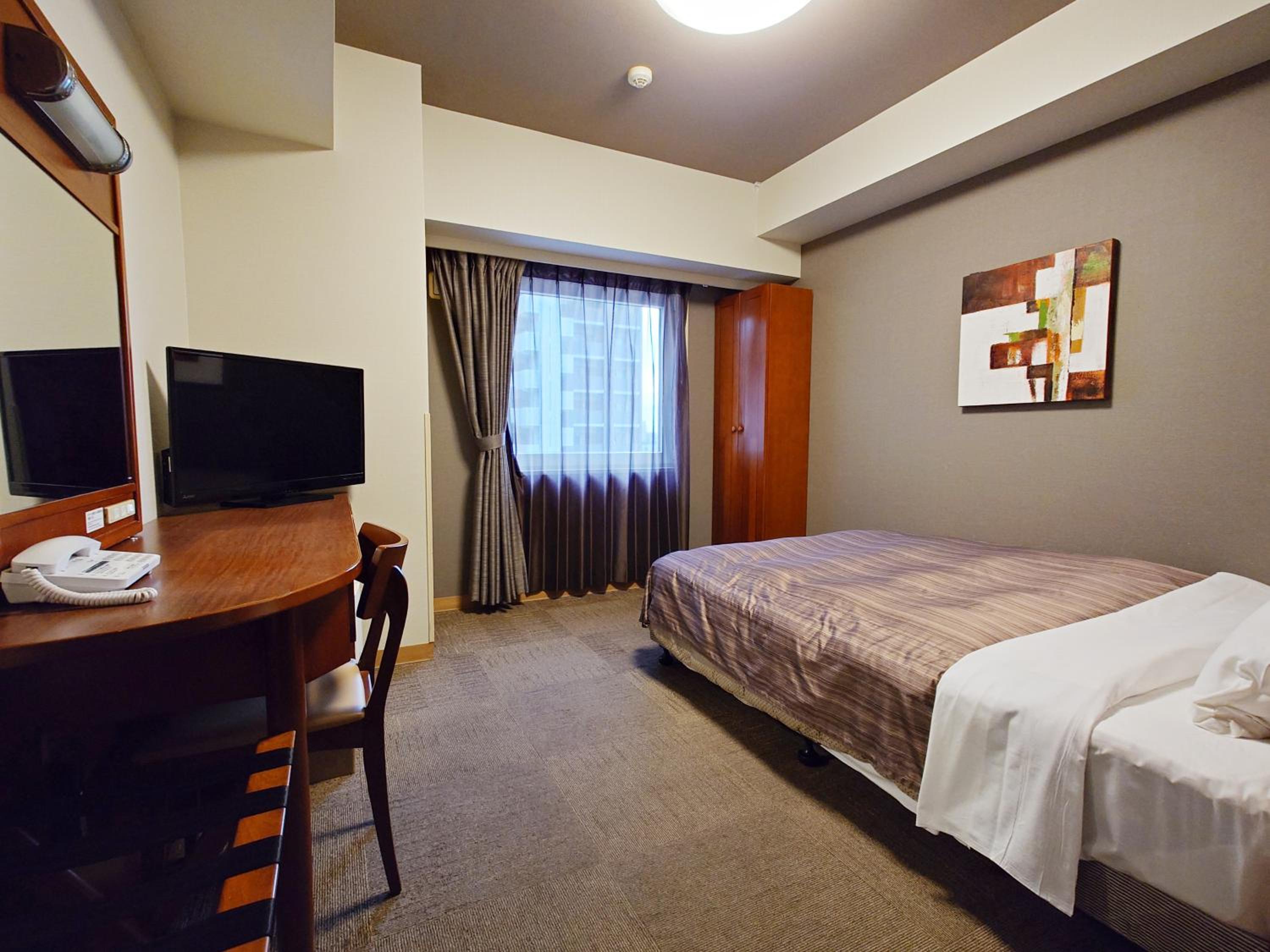 Double Room with Small Double Bed - Smoking - Heated Tobacco Only - Photo 2