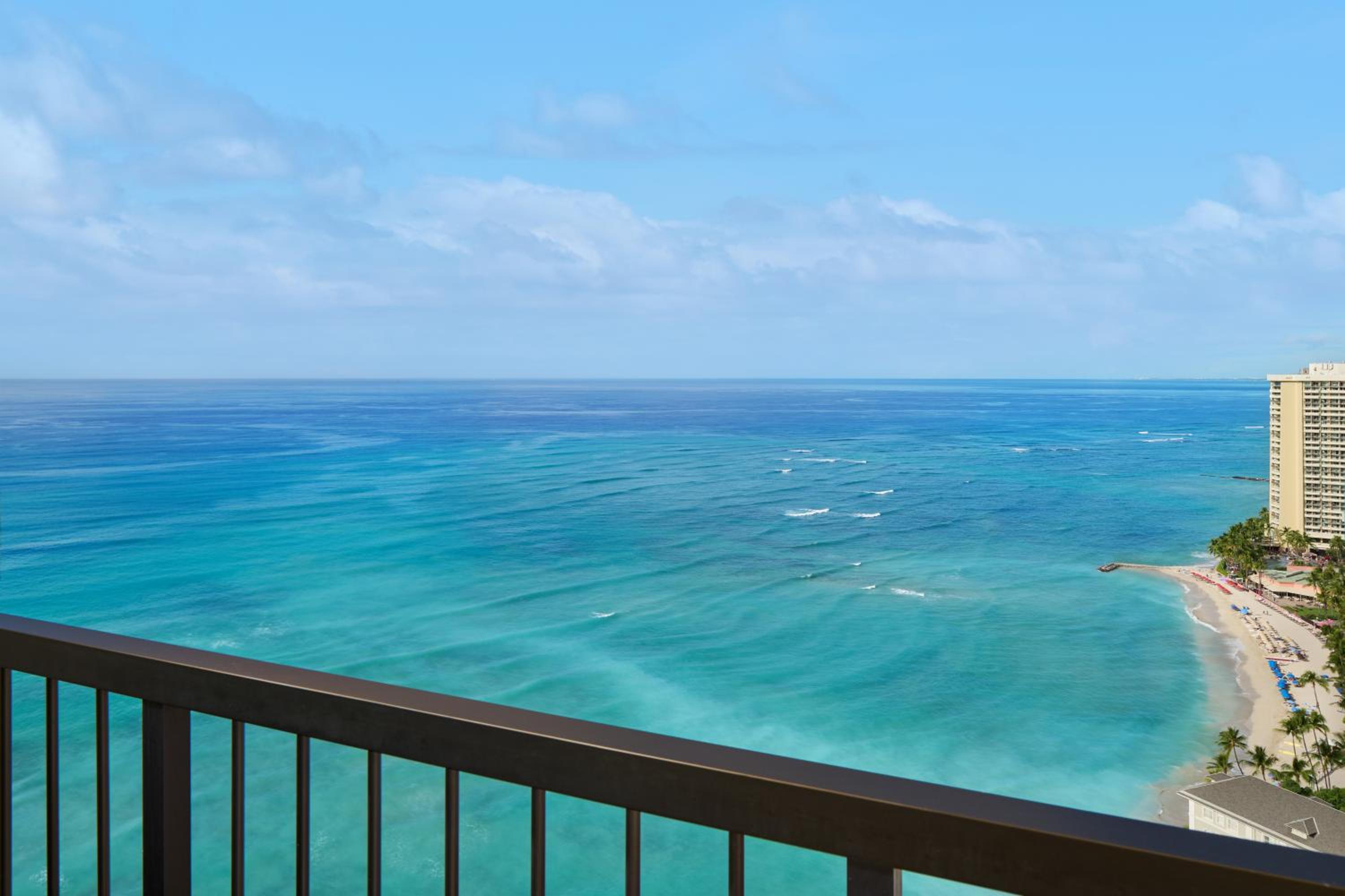 Junior Suite with One King Bed and Ocean Front - Photo 4