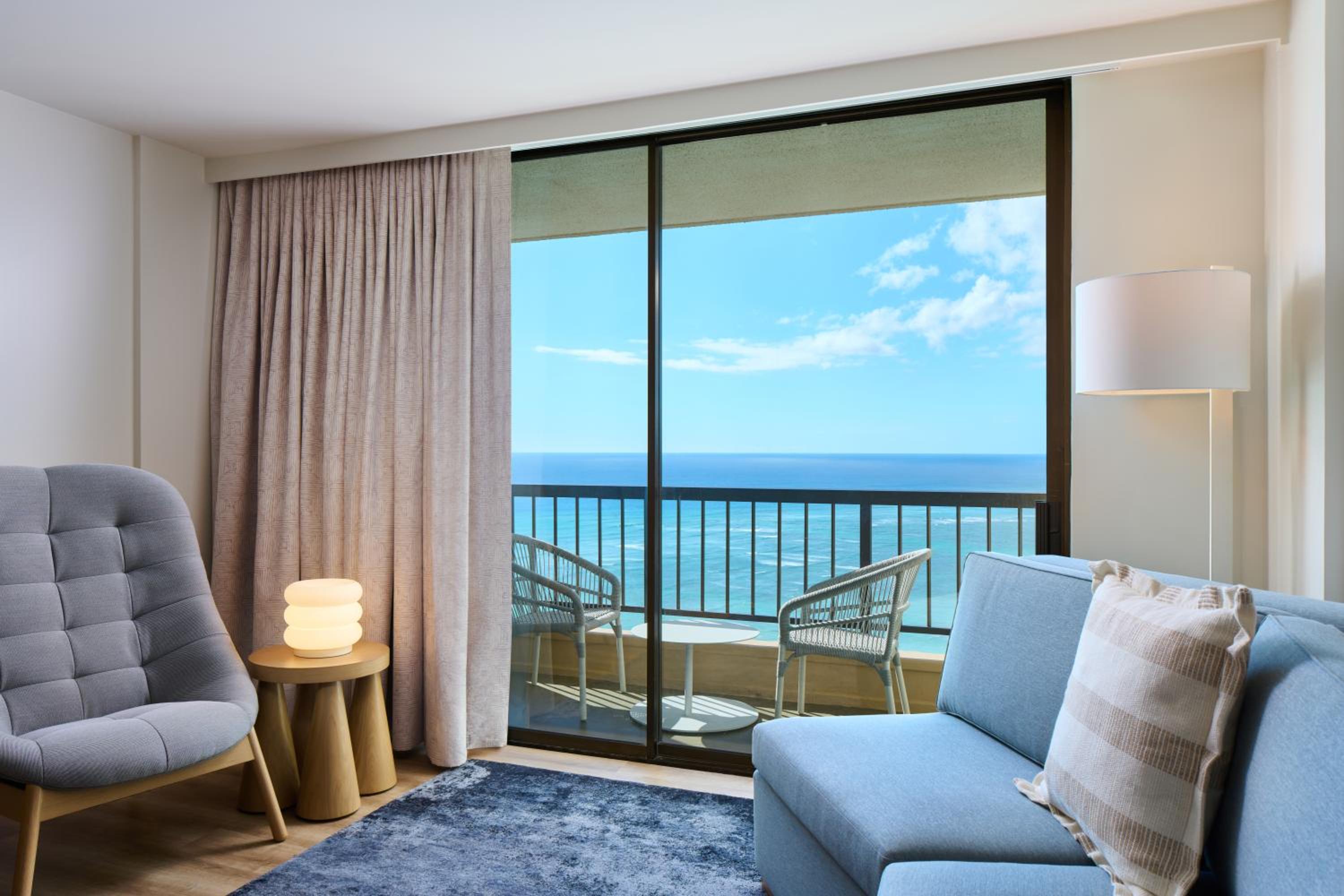 Junior Suite with One King Bed and Ocean Front - Photo 3
