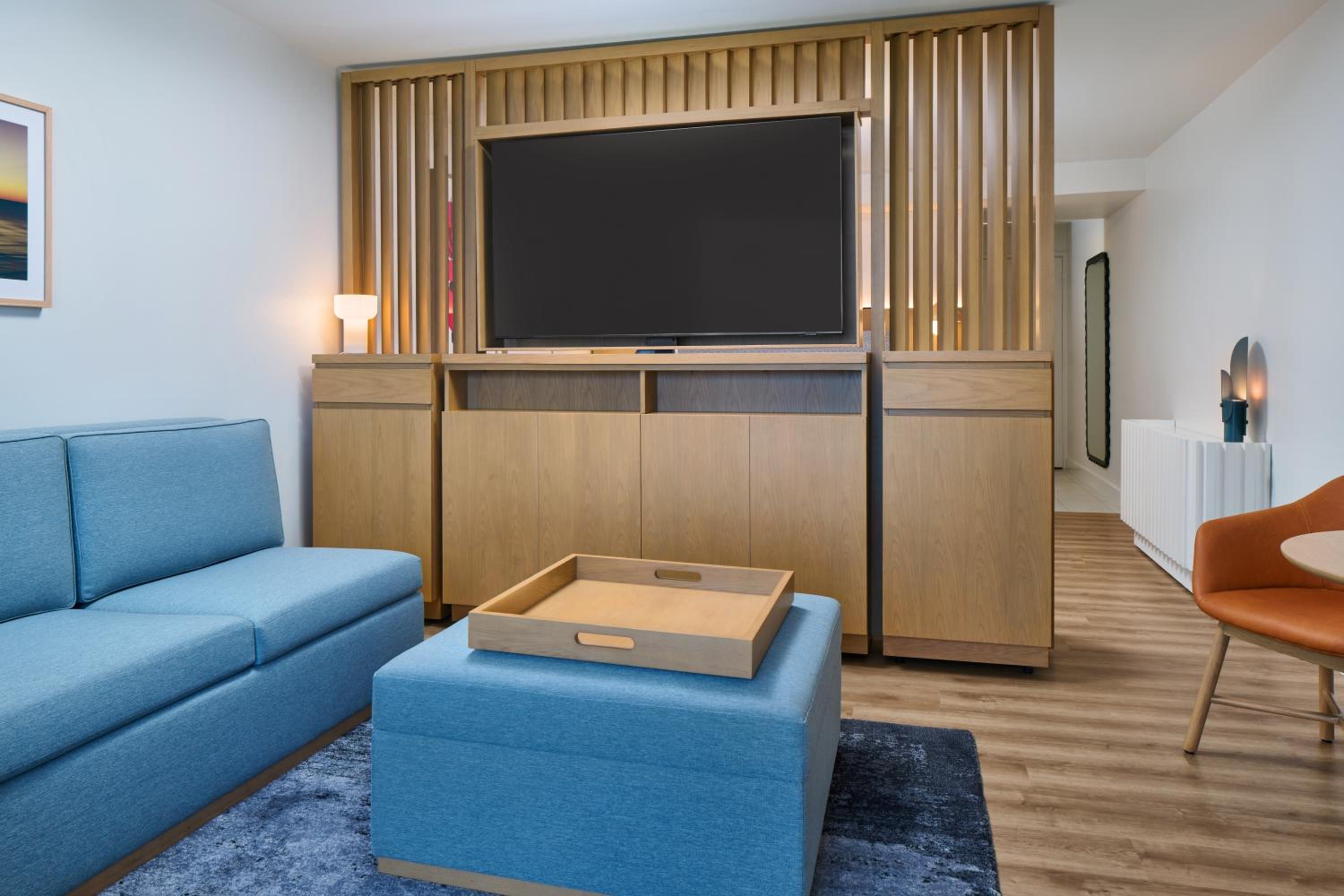 Junior Suite with One King Bed and Waikiki View - Photo 2