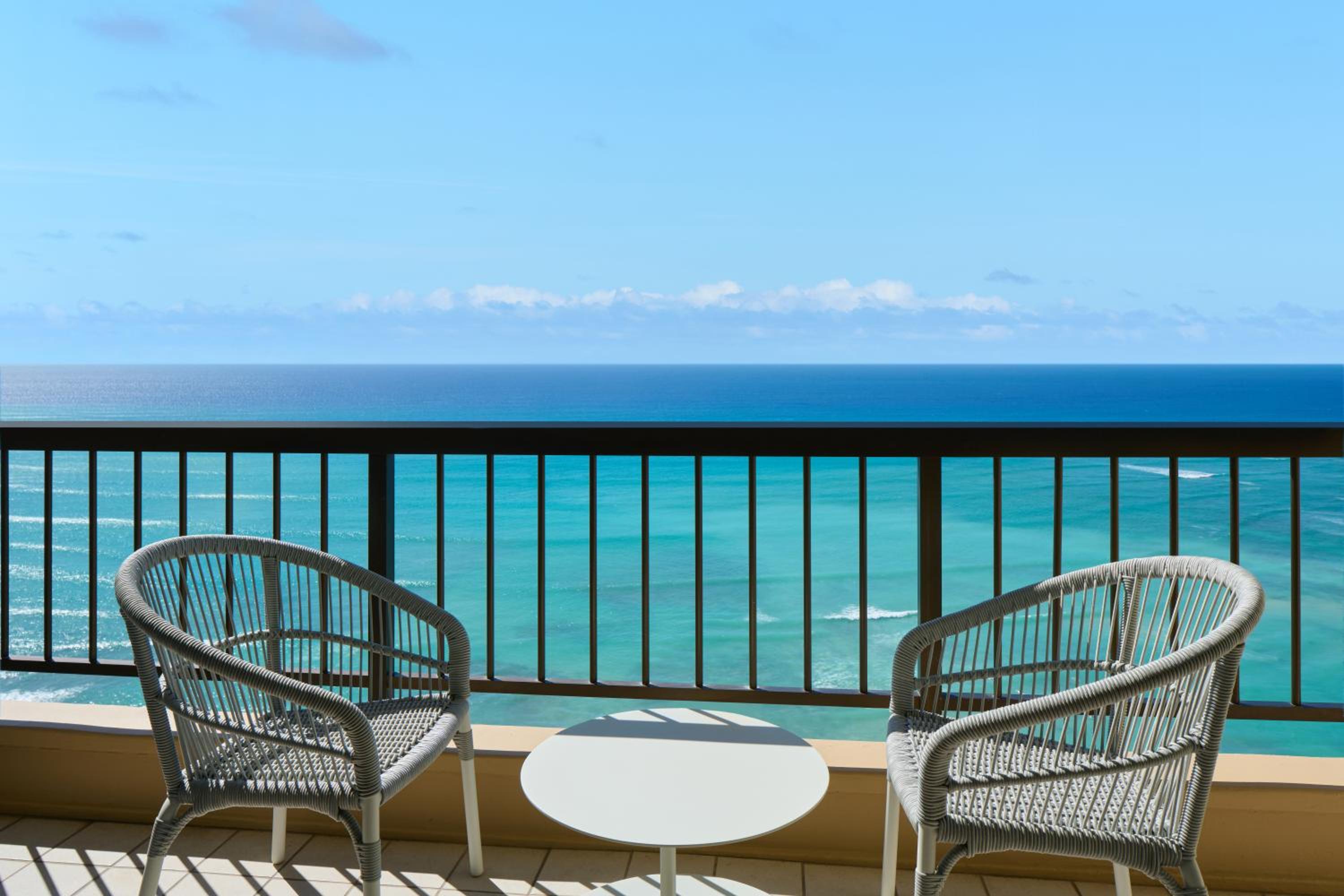 One-Bedroom Suite with Ocean Front - Photo 4