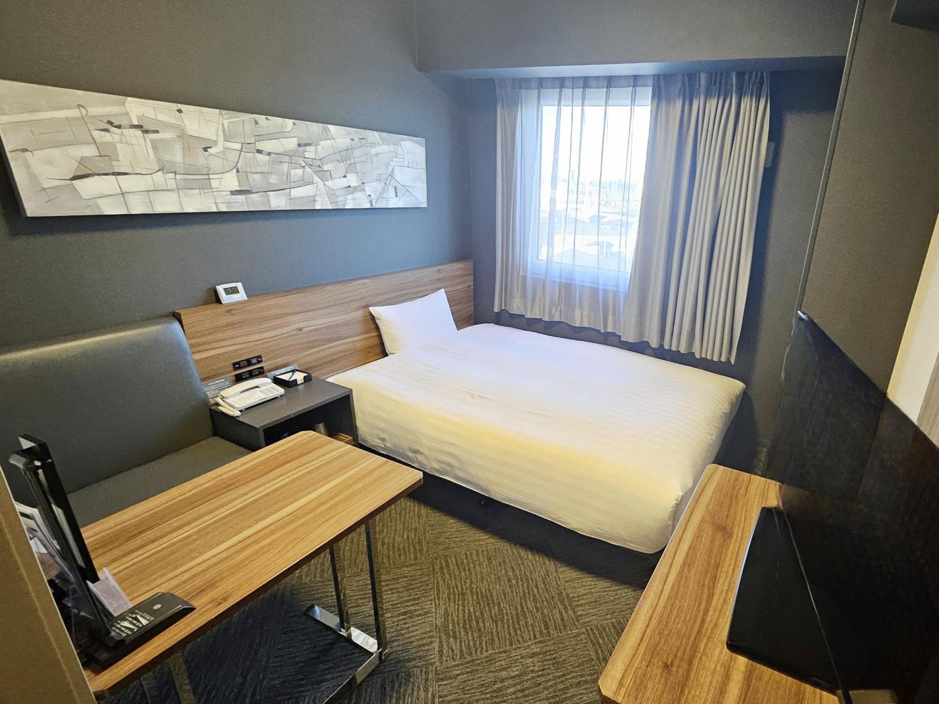 Standard Single Room - Non-Smoking - With Smoking Area on the Floor
