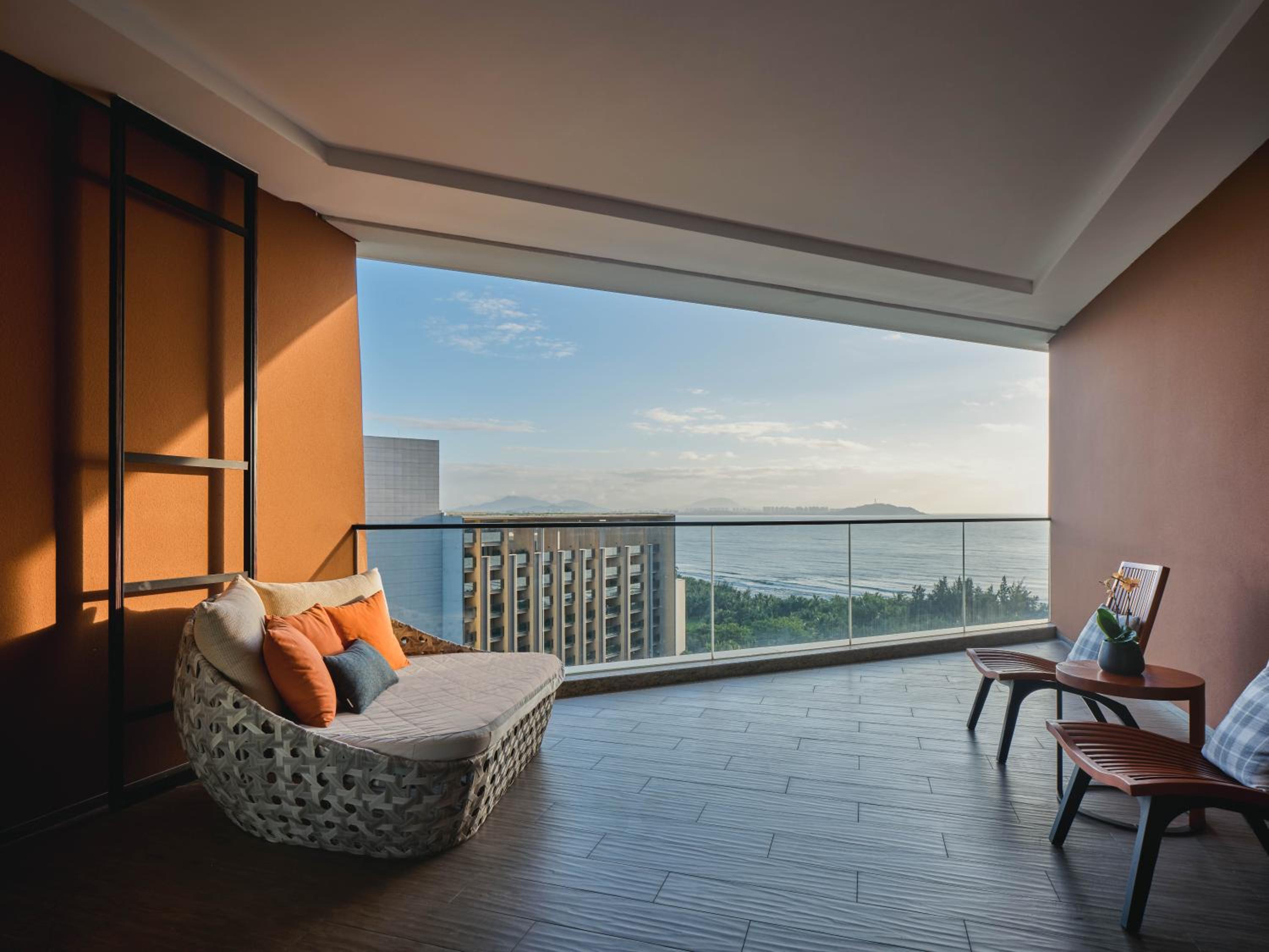 Superior Ocean View Room【Lunch set meal choose 2 out of 4 options once ( Hainan Chicken Rice/Braised Beef Brisket Noodle Soup/Pineapple Curry Shrimp with Rice/Meat Sauce Pasta)+A set of afternoon tea+Hotel recreation daily activities】