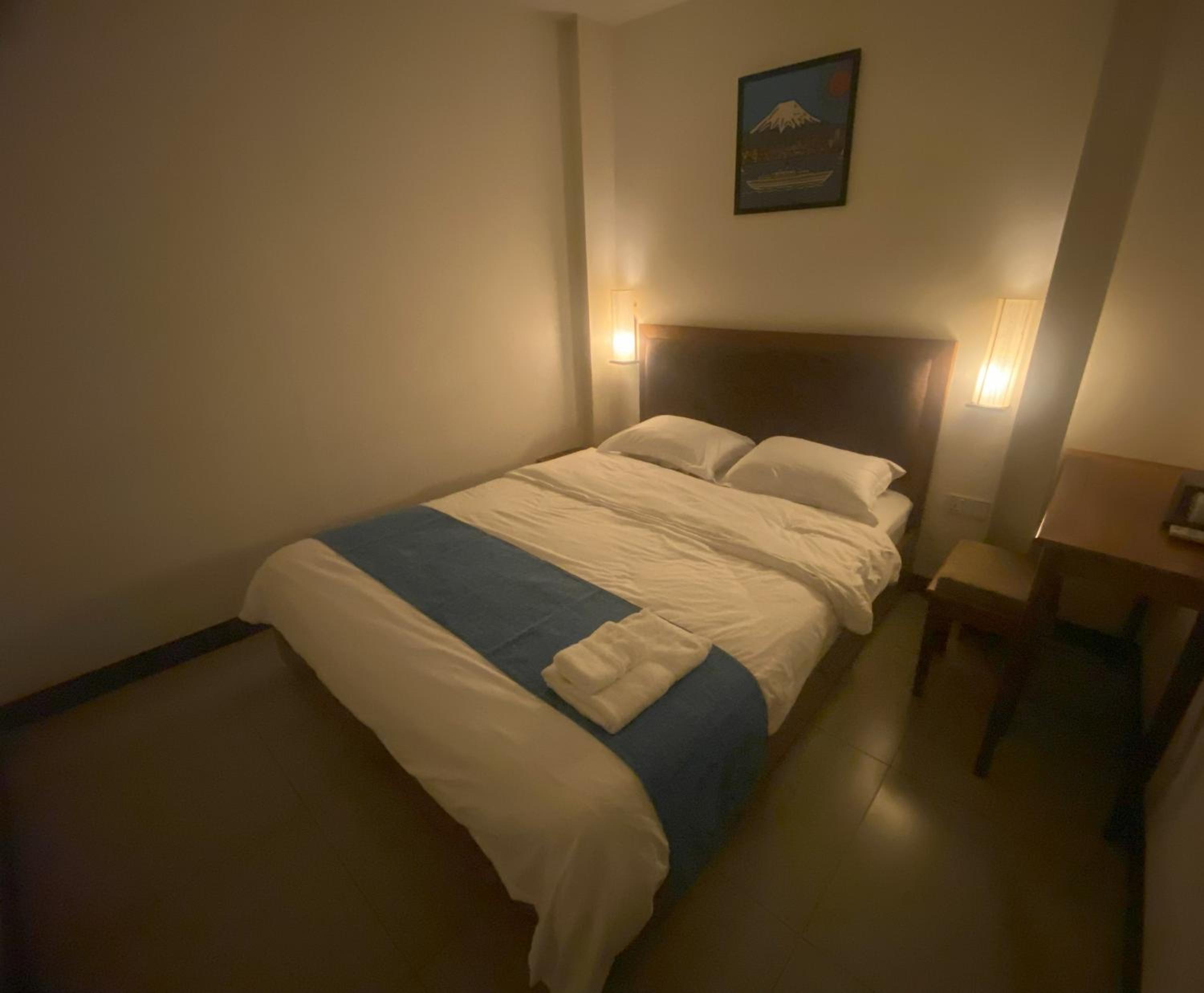 Double Room with Private Bathroom - Photo 2