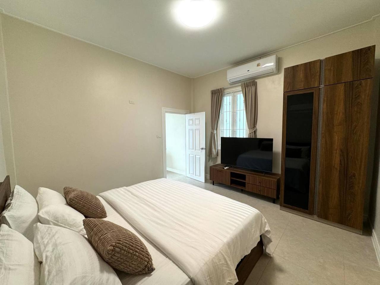 Villa photo 2