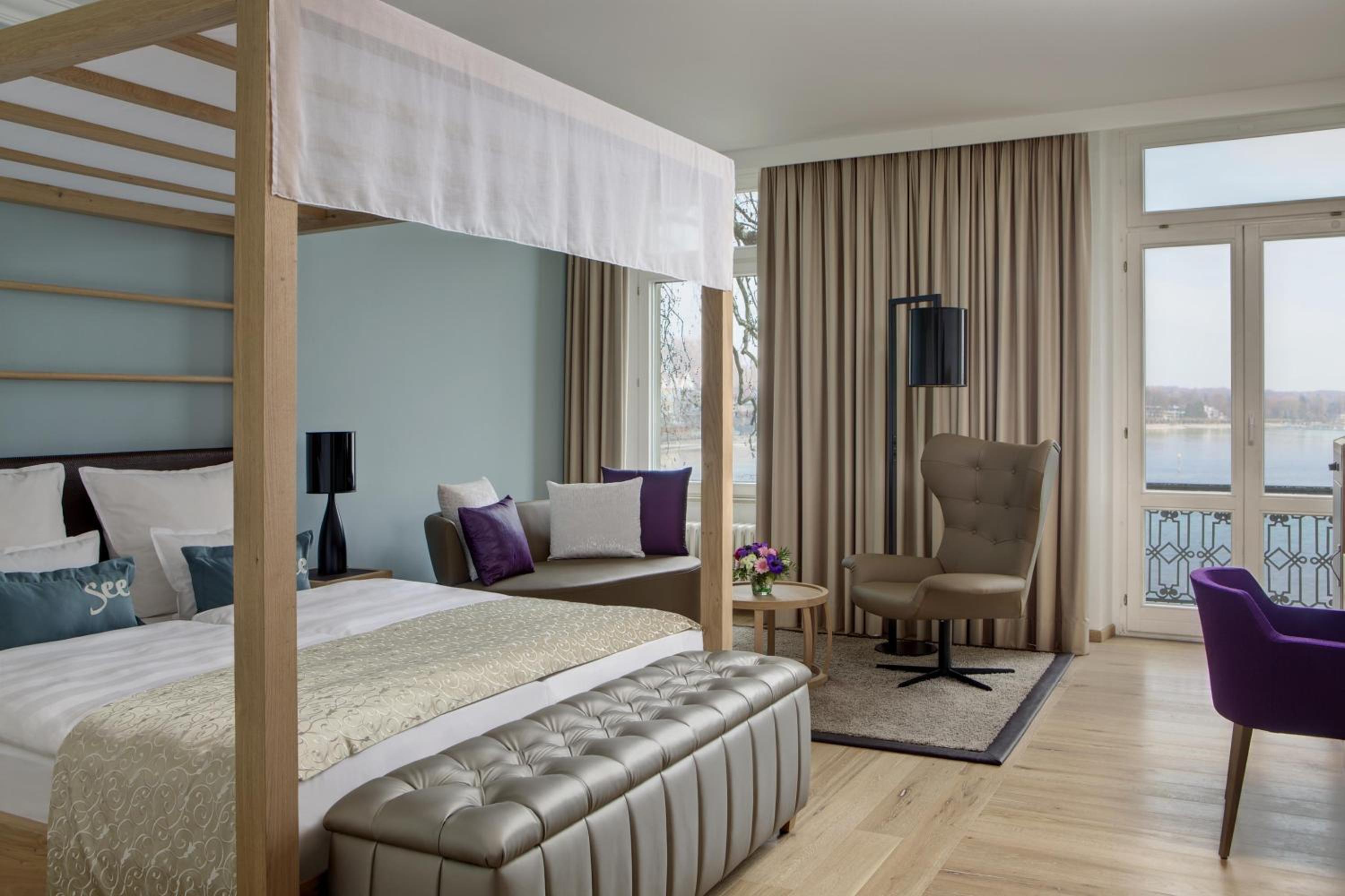 Deluxe Room with Lake View - Photo 4