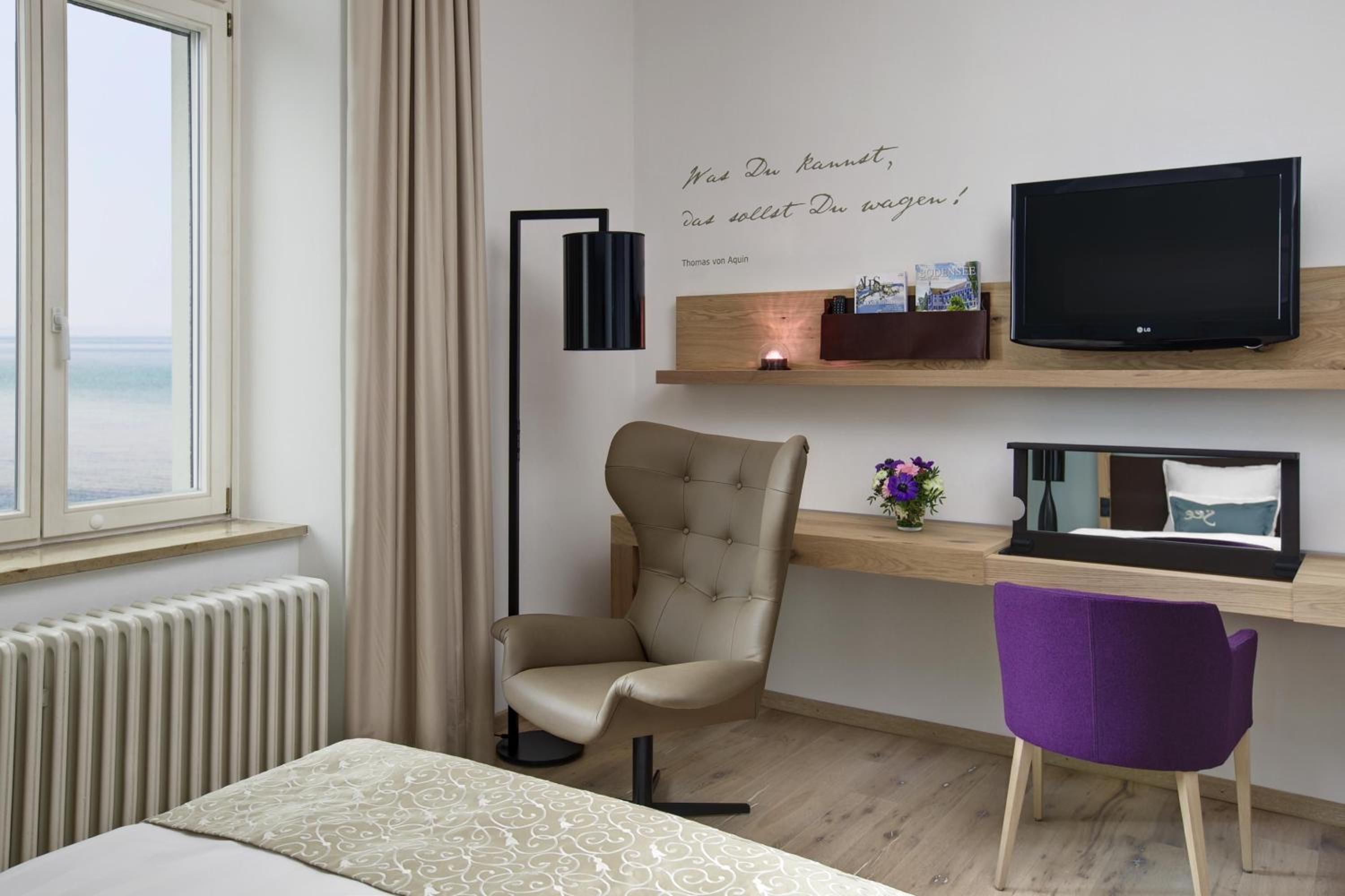 Deluxe Single Room with Lake View - Photo 3