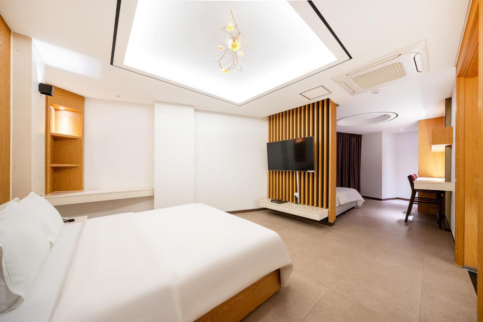 Deluxe Twin Room - Photo 2