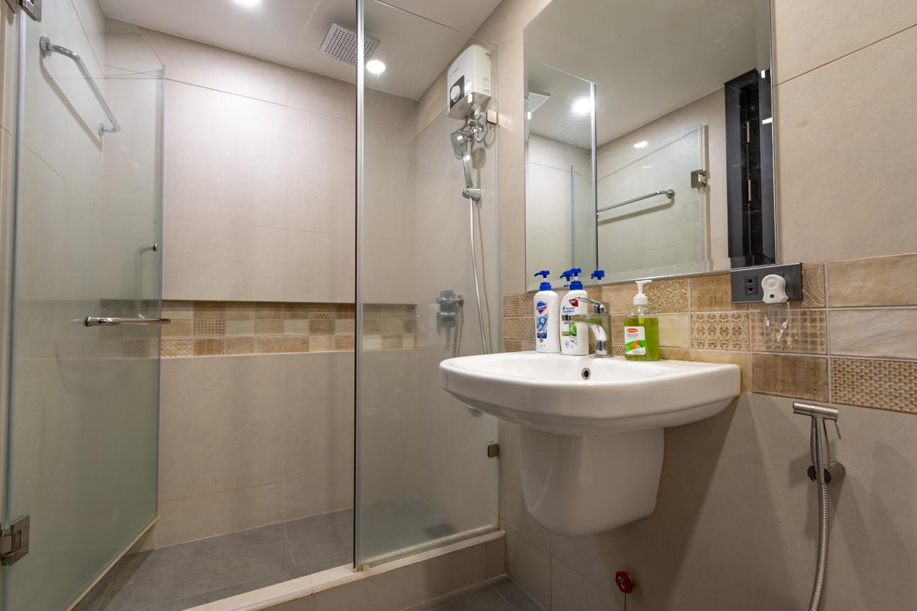 Deluxe One-Bedroom Apartment with Ocean View