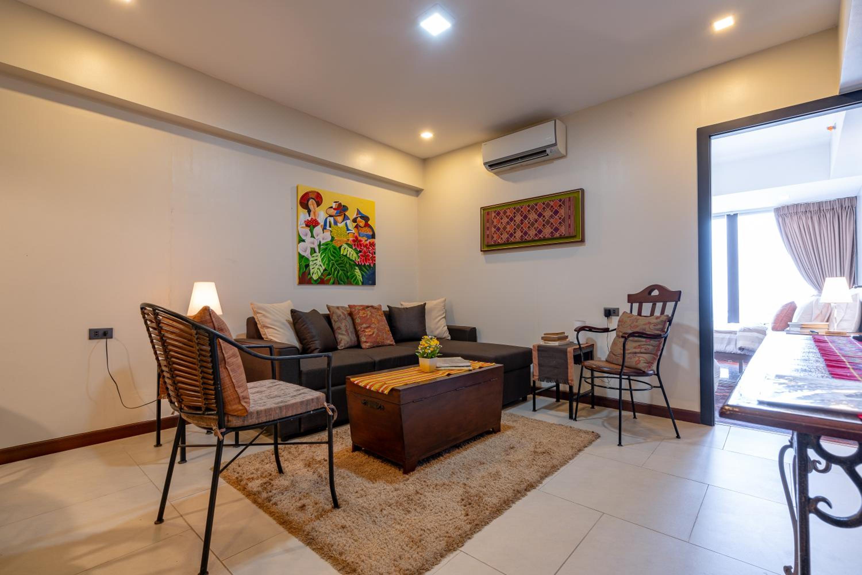 Deluxe One-Bedroom Apartment with Ocean View