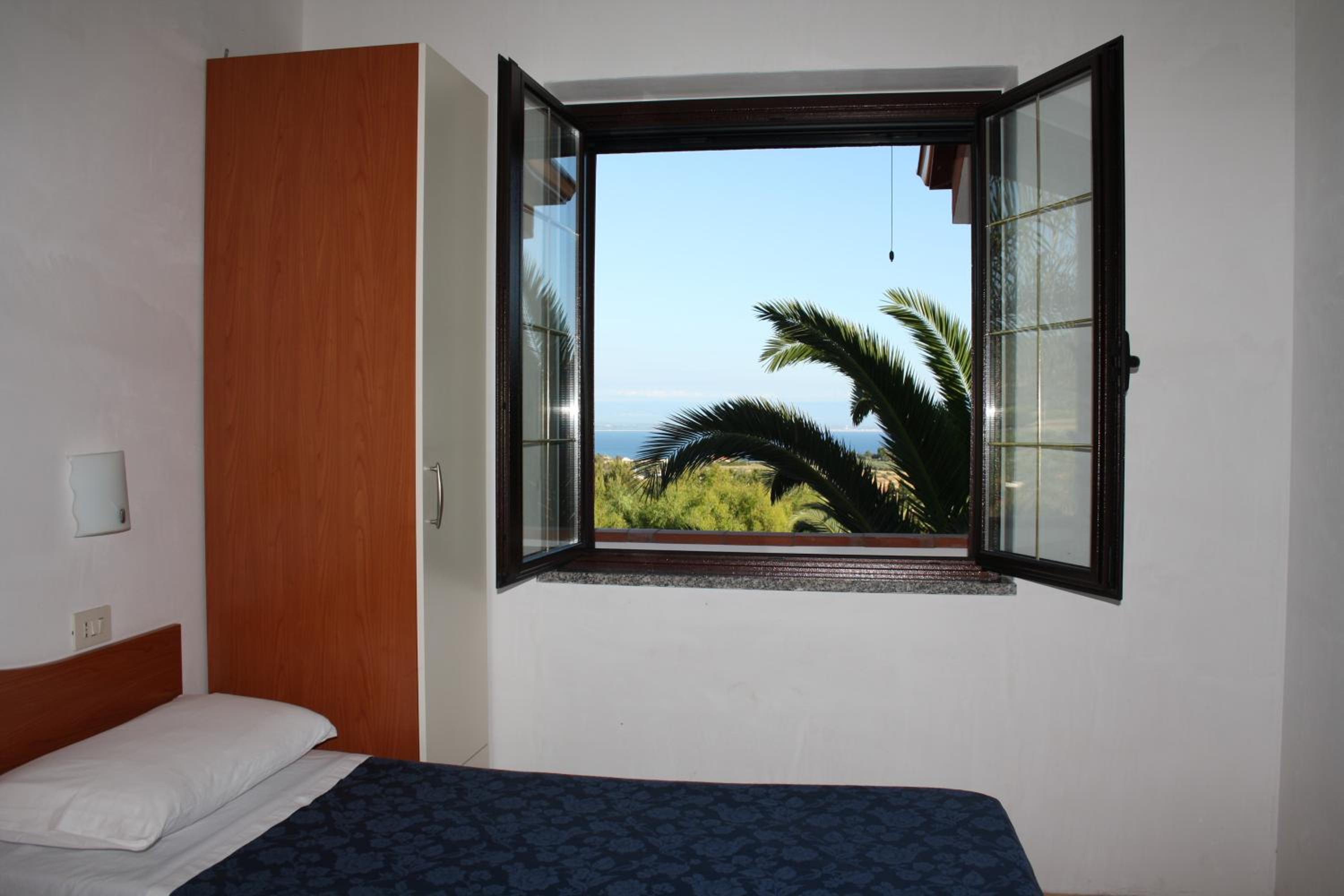 Two-Bedroom Apartment - Photo 2