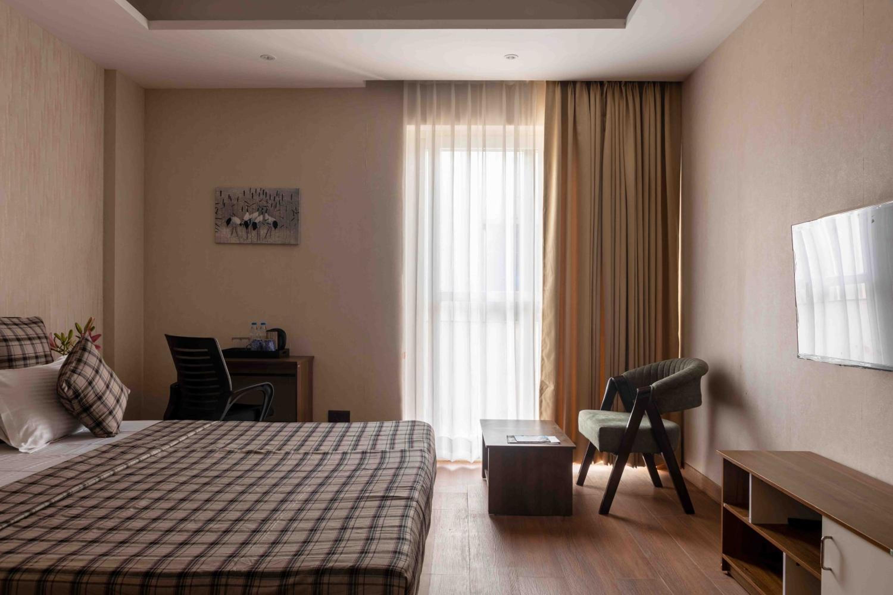 King Room with Balcony - Photo 2