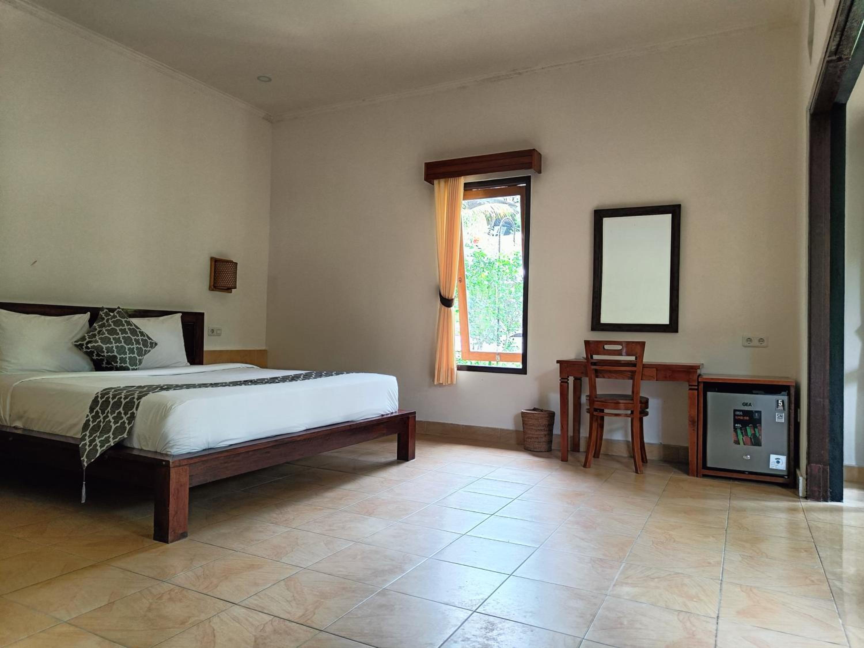 Deluxe Double Room (2 Adults + 1 Child) - Photo 2