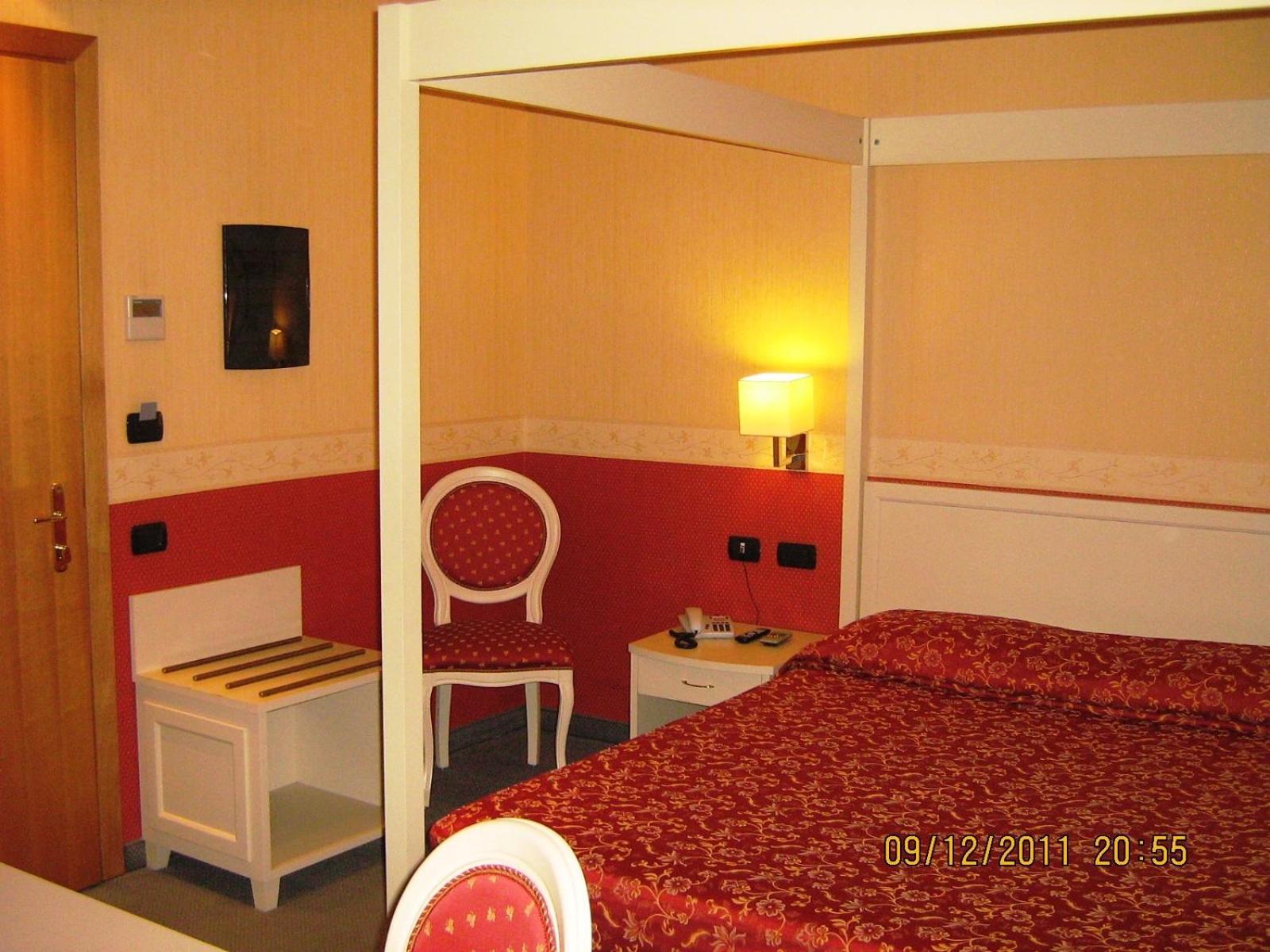 Standard Double Room - Photo 10