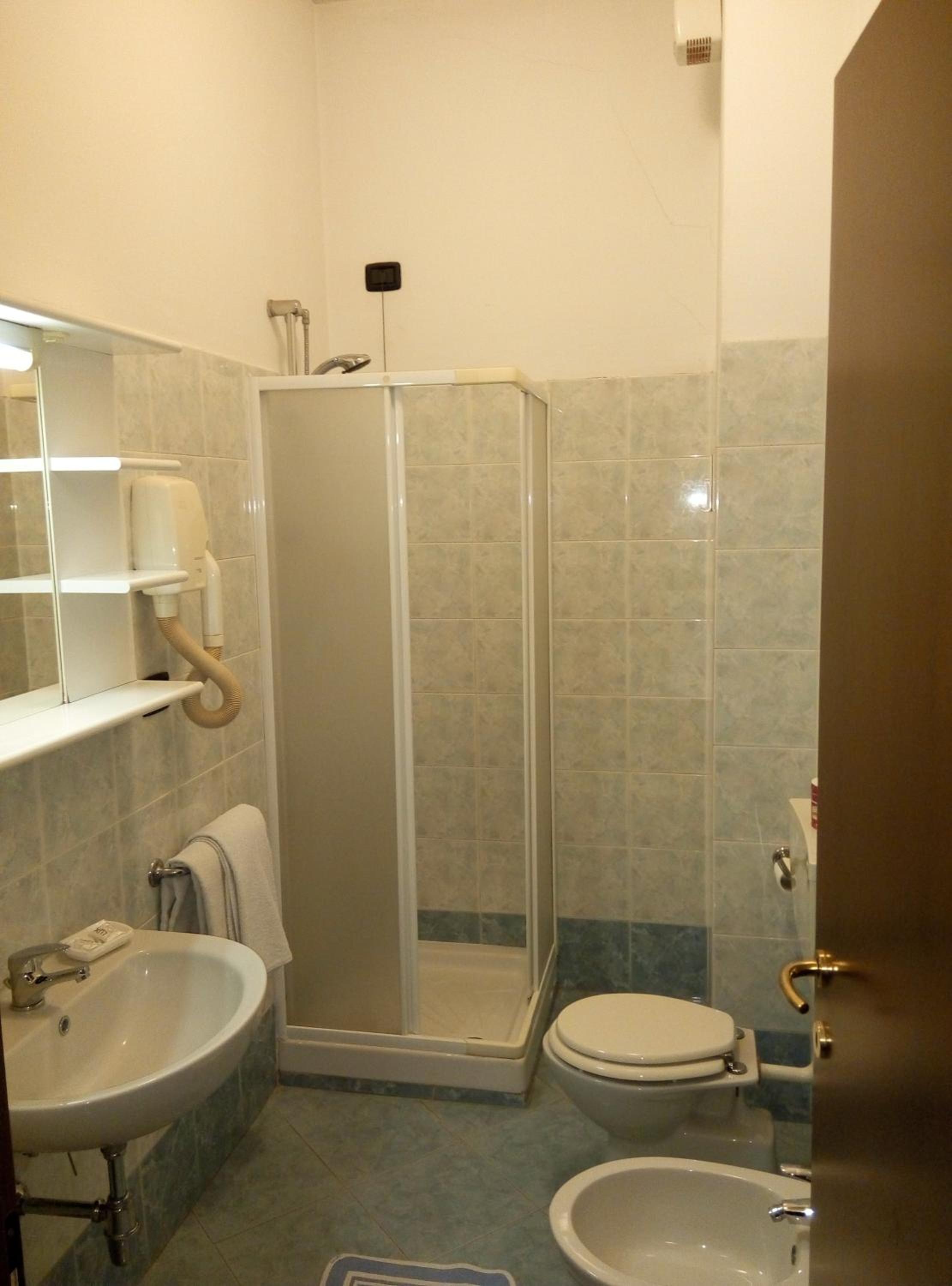 Twin Room - Photo 4