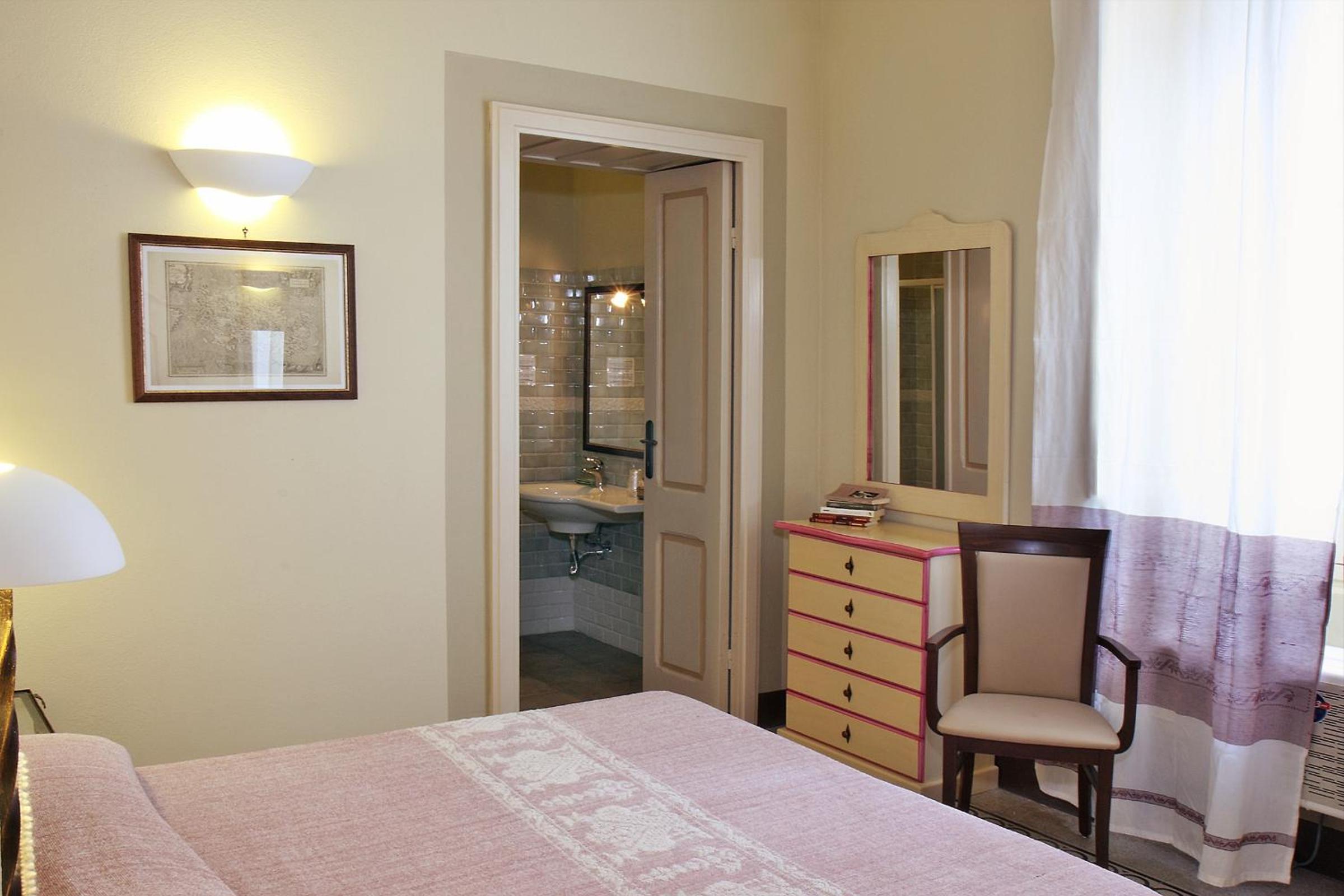 Double or Twin Room - Photo 14
