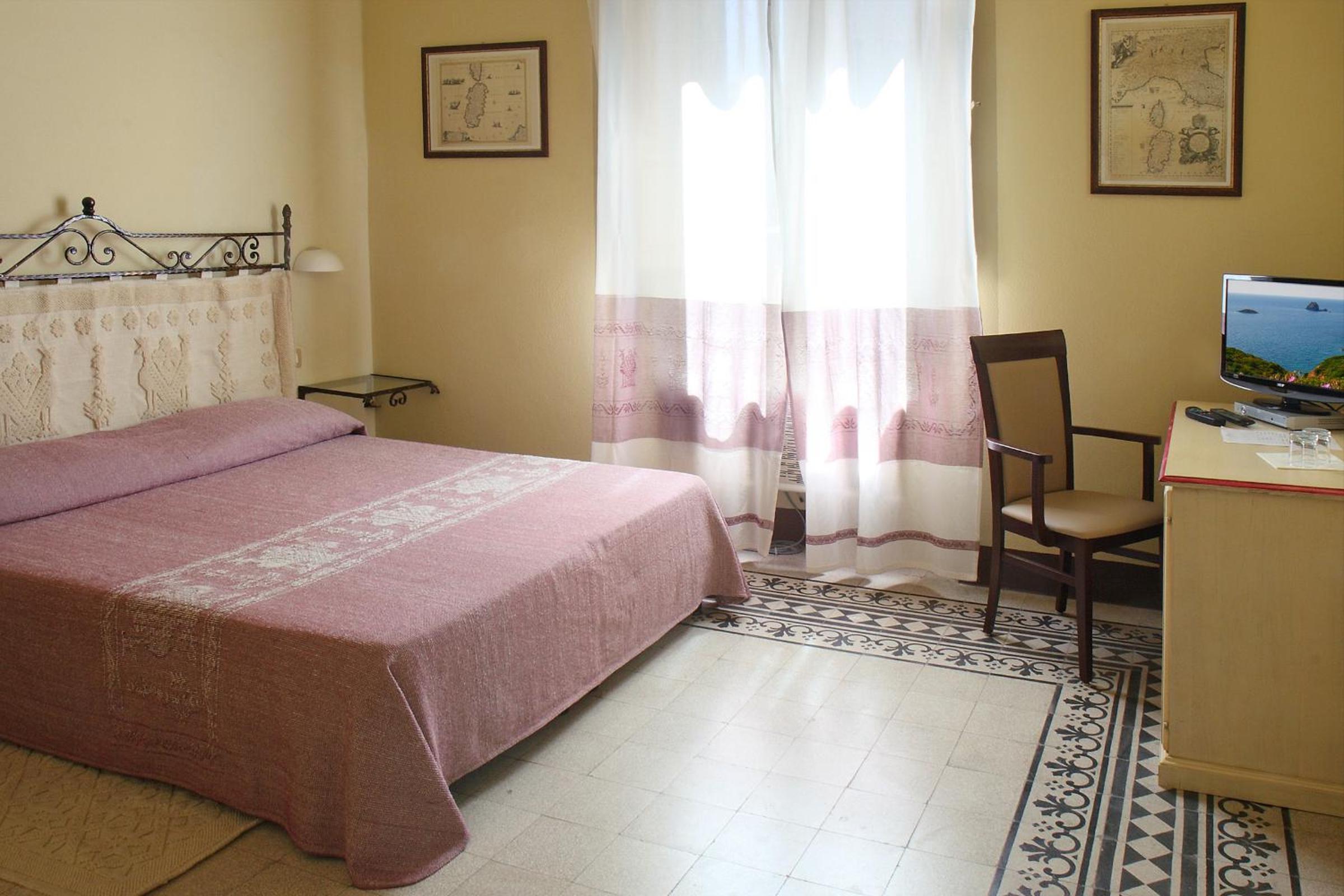 Double or Twin Room - Photo 2