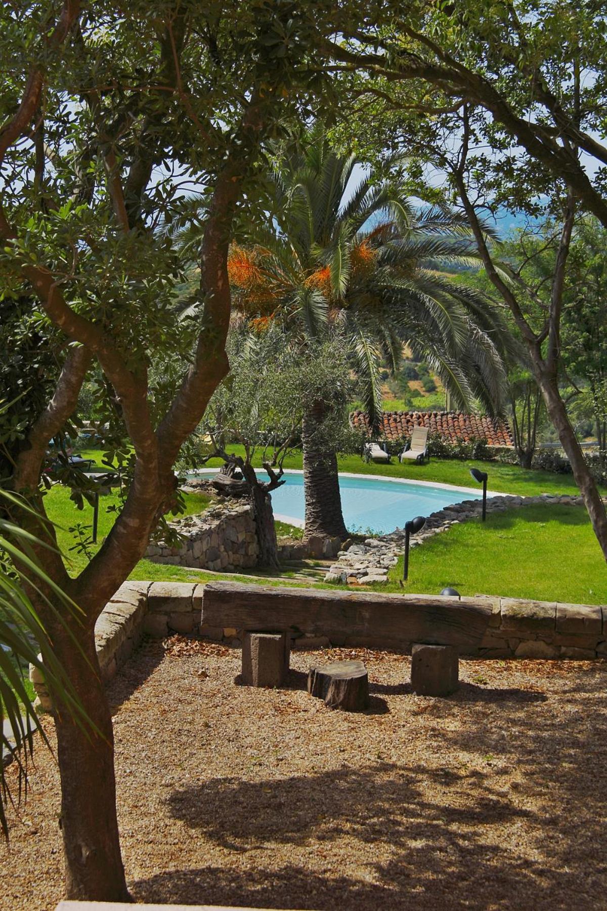 Double or Twin Room with Garden View - Photo 16