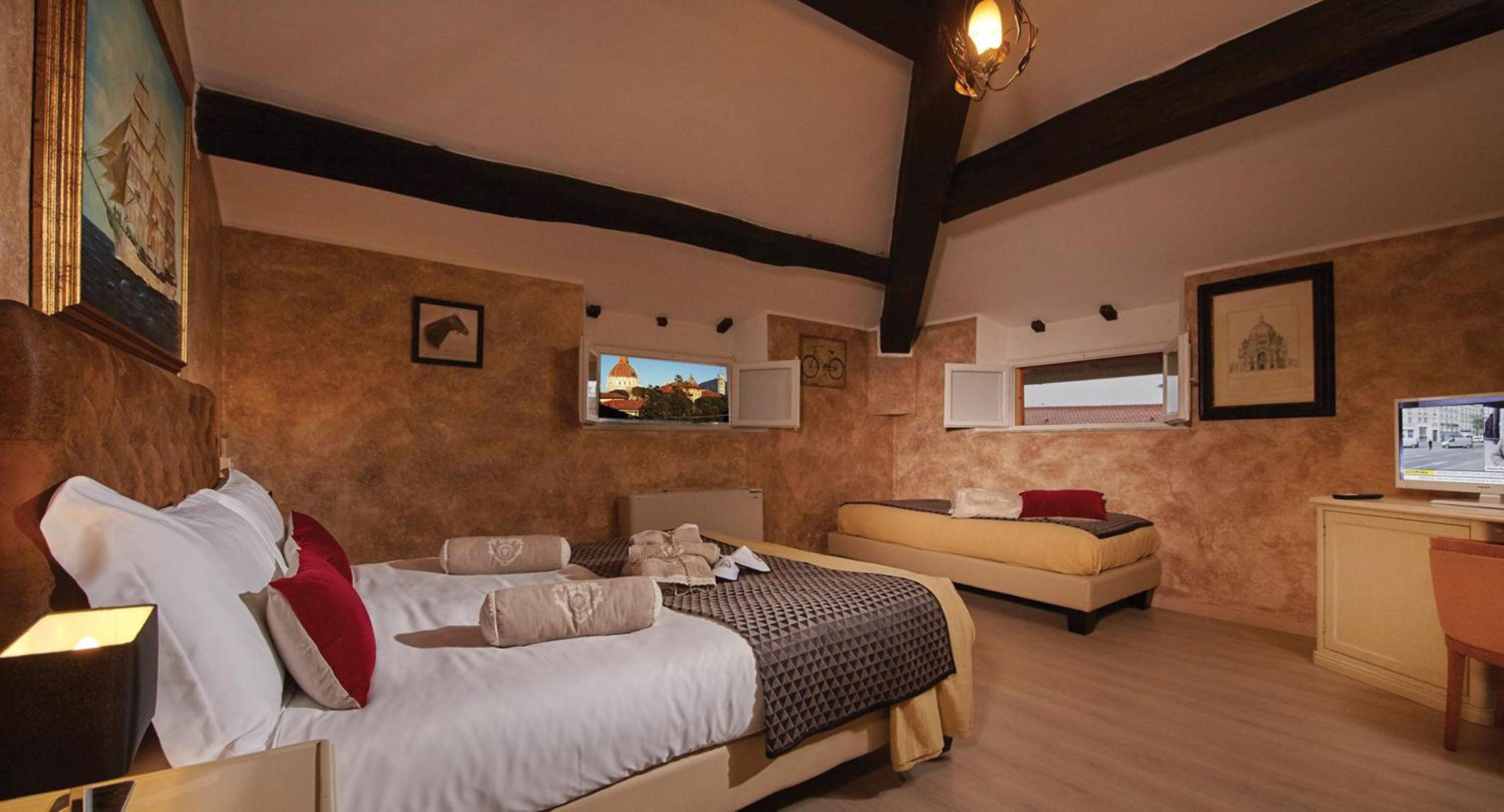 Attic Triple Room with Tower View photo 2