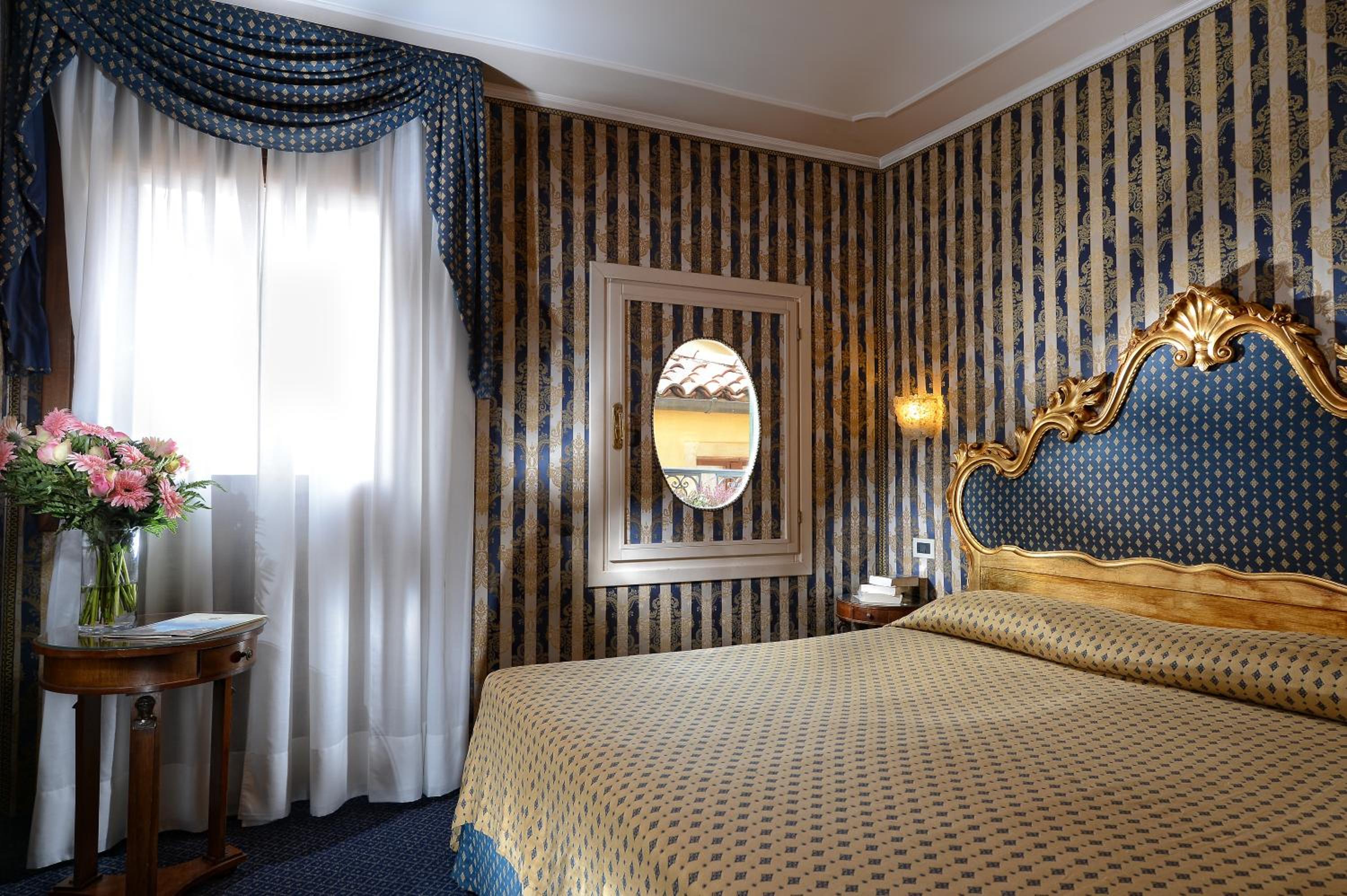 Junior Suite with San Marco View thumbnail 6
