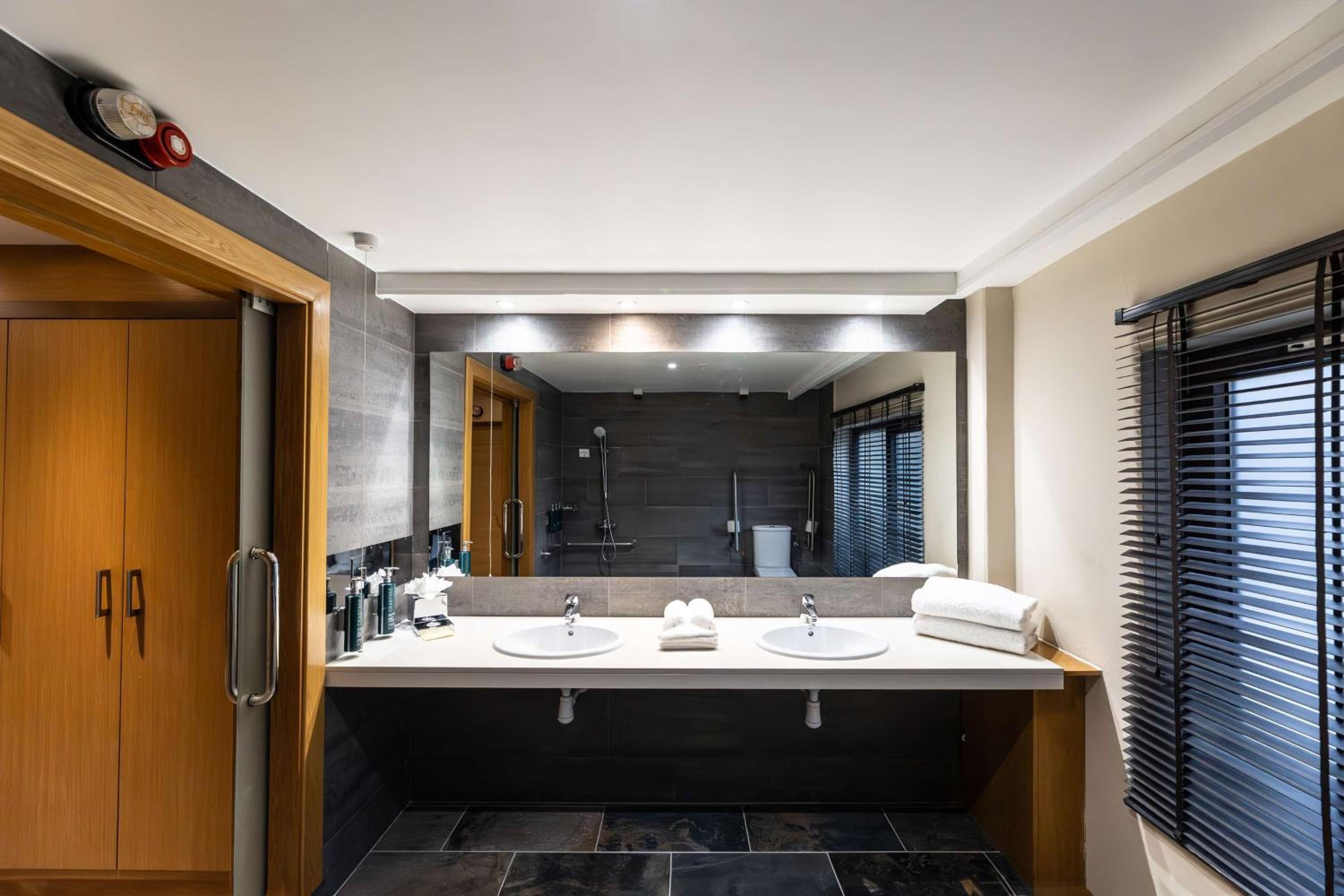 Queen Room - Mobility Access