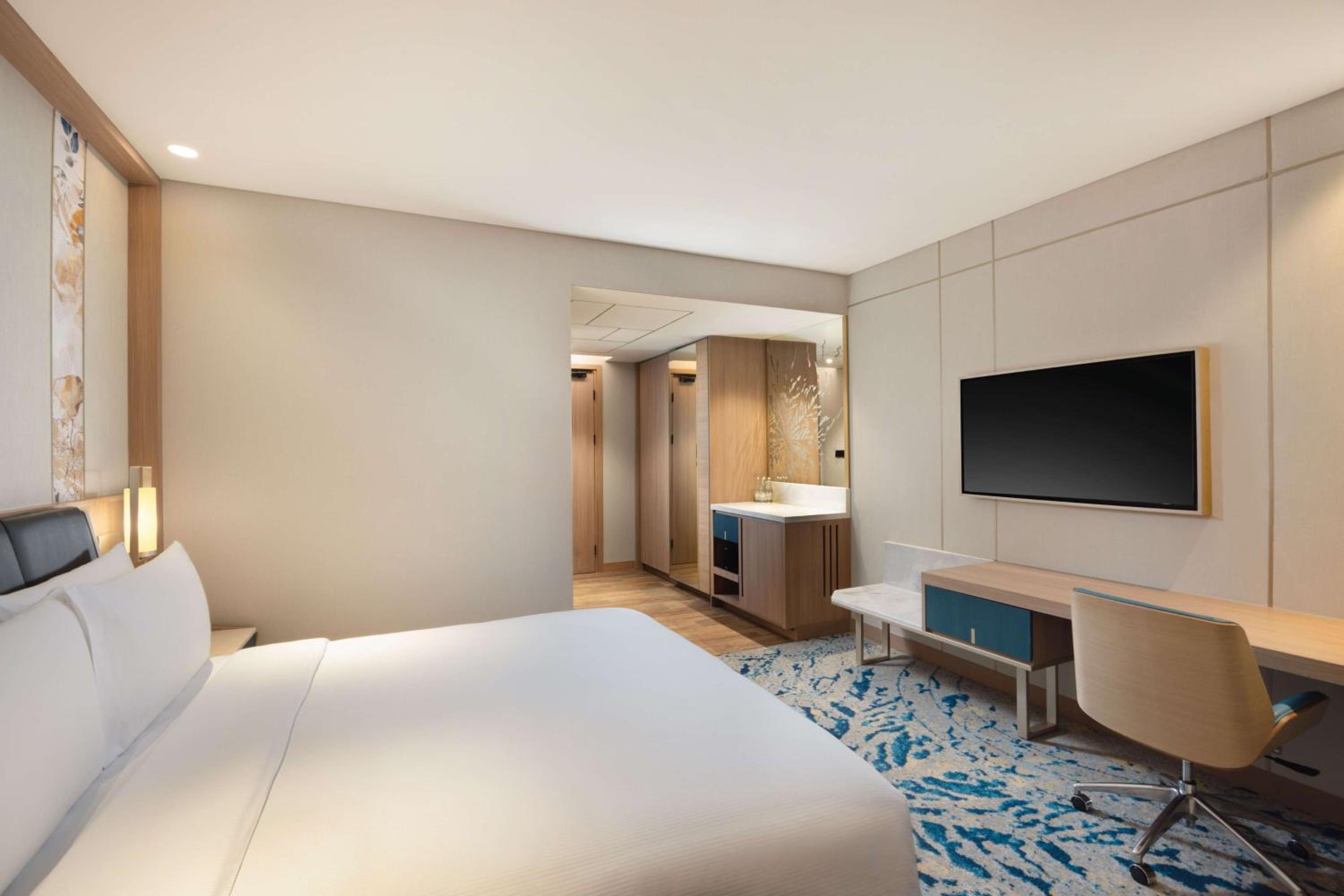Deluxe King Room - Photo 2