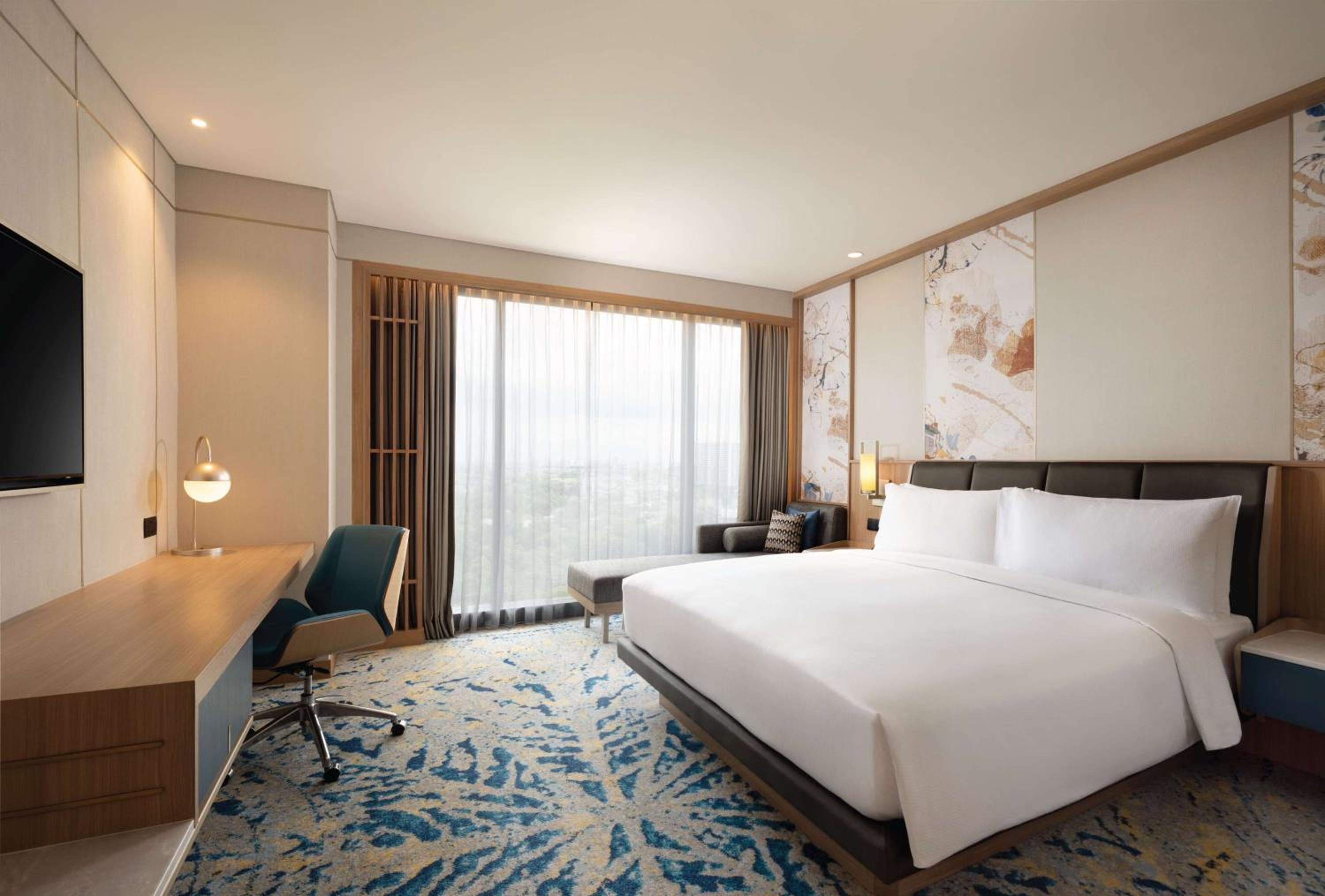 Deluxe King Room - Photo 3