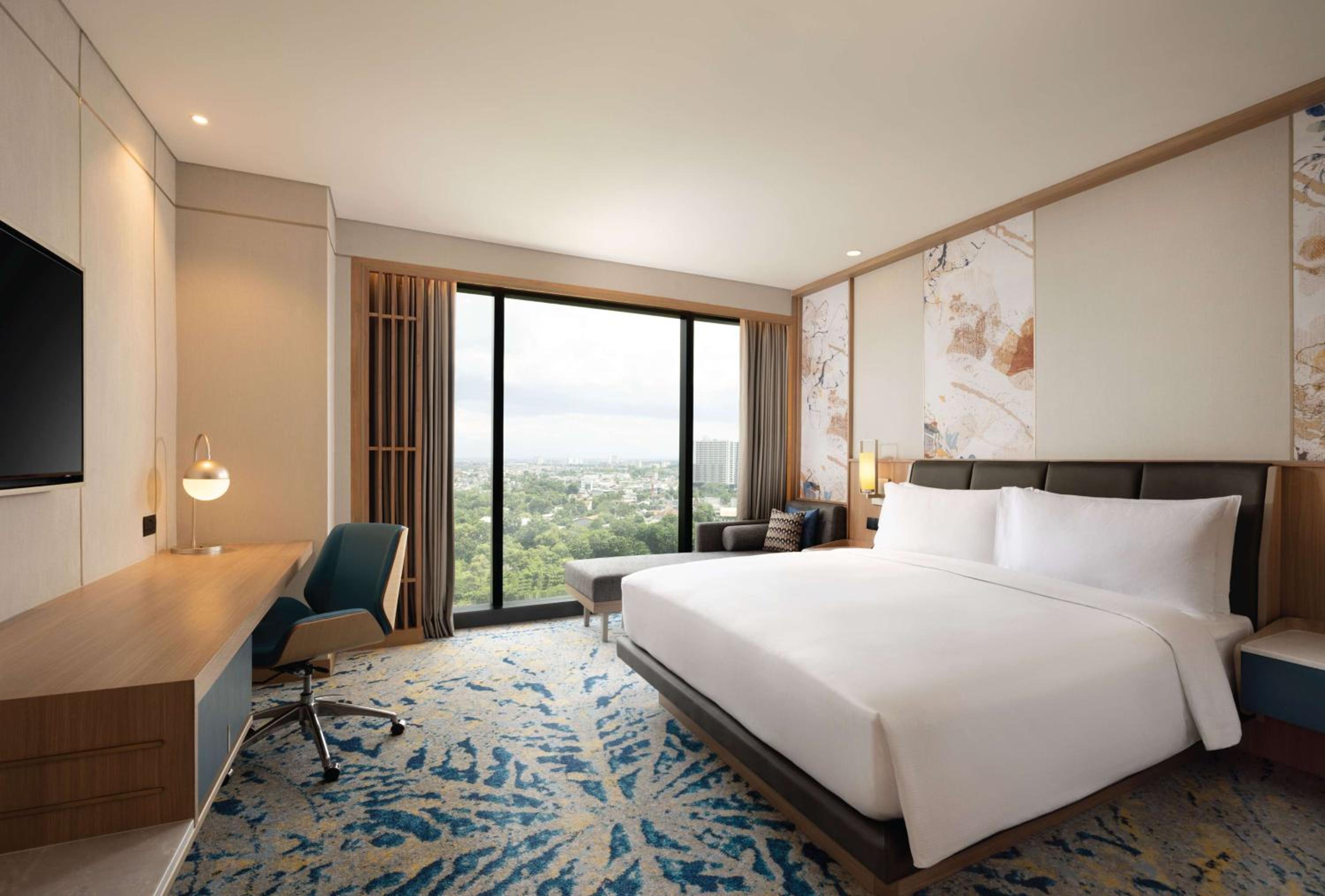 Deluxe King Room - Photo 4