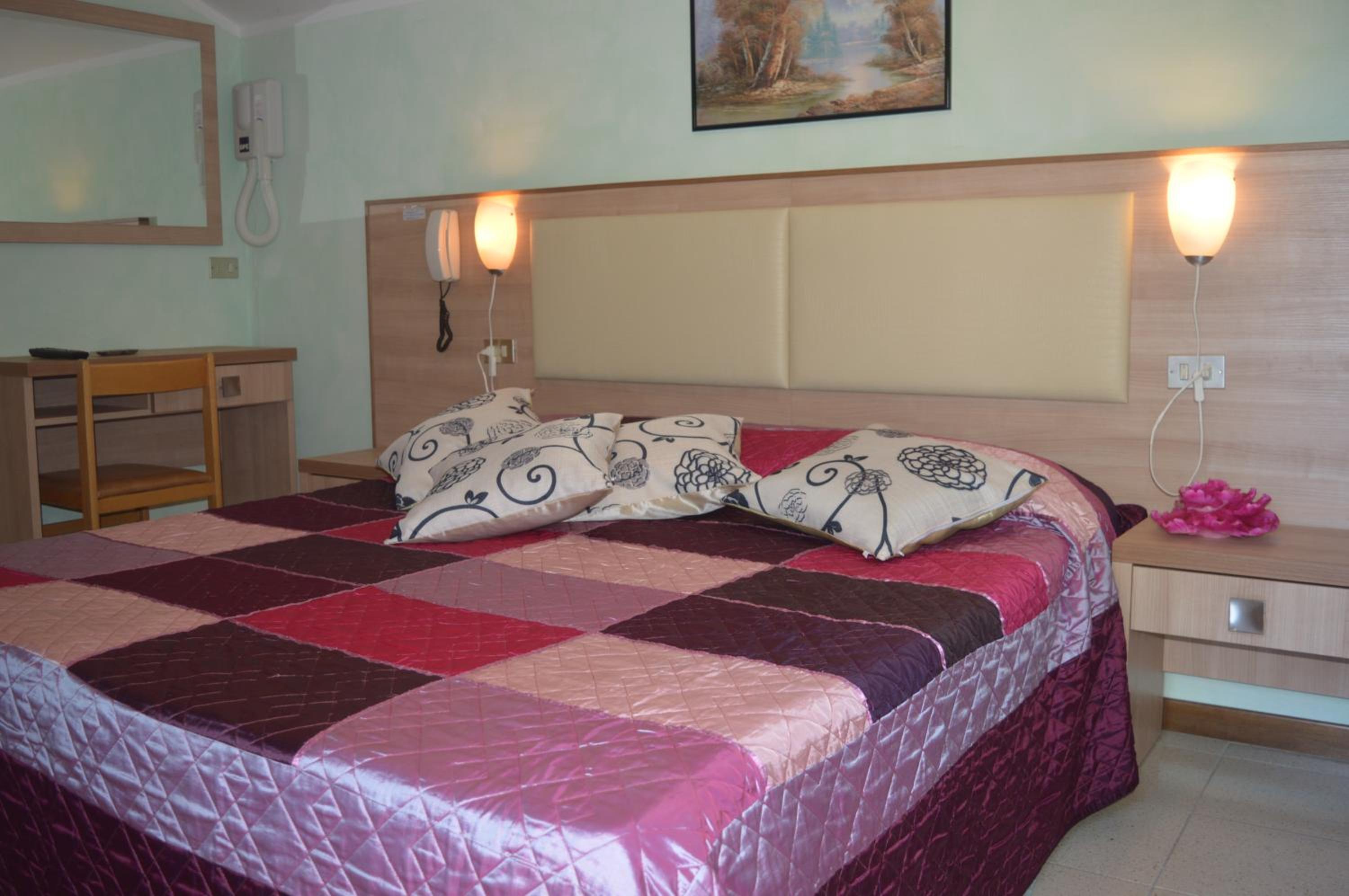Double or Twin Room - Photo 3