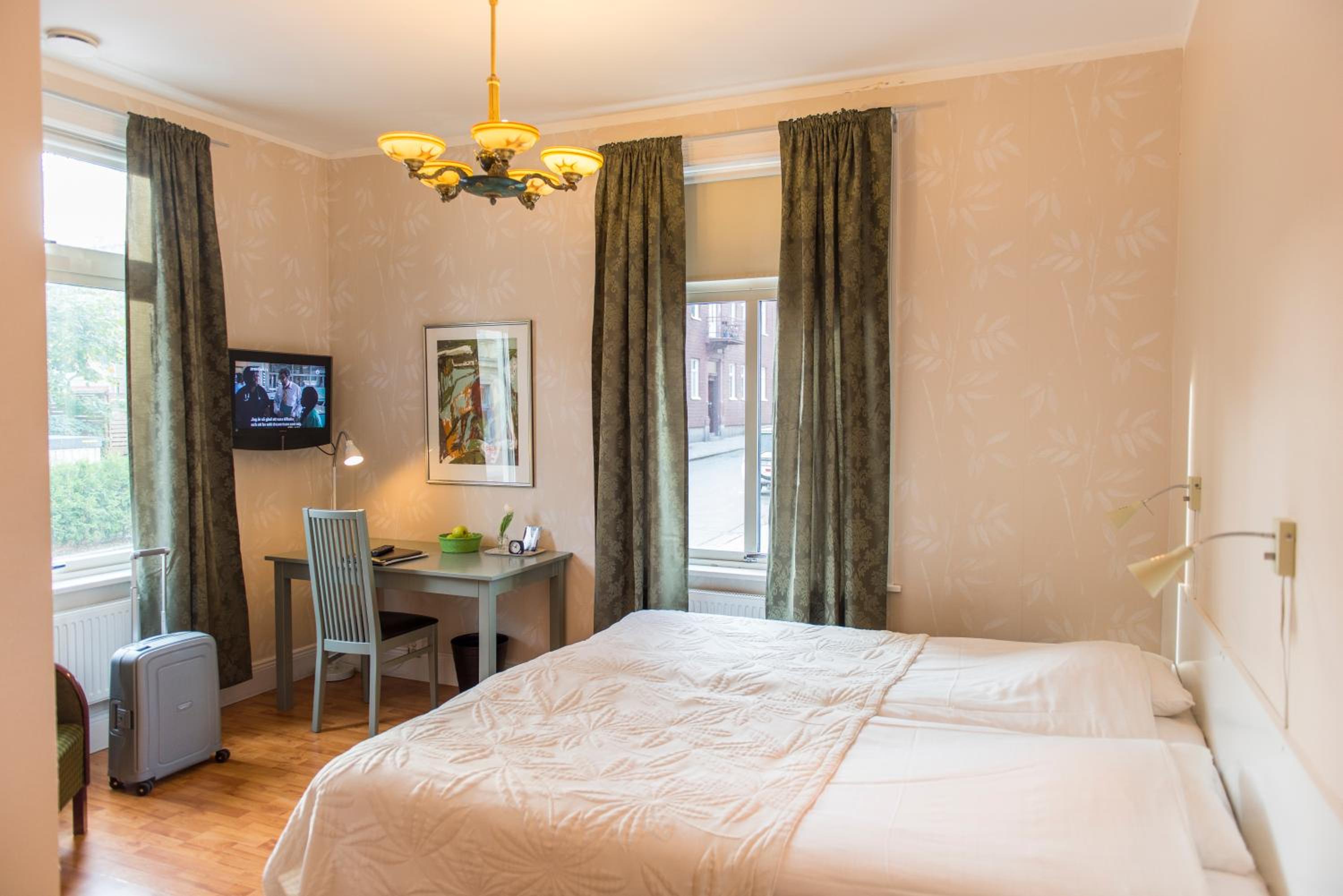 Twin Room - Photo 1