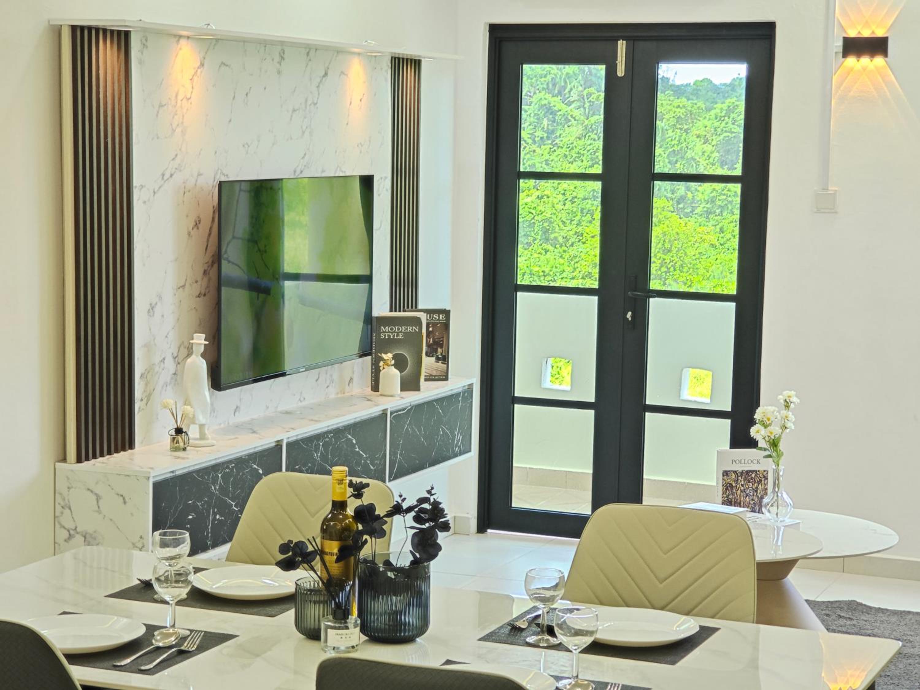 Two-Bedroom Apartment with Balcony photo 2