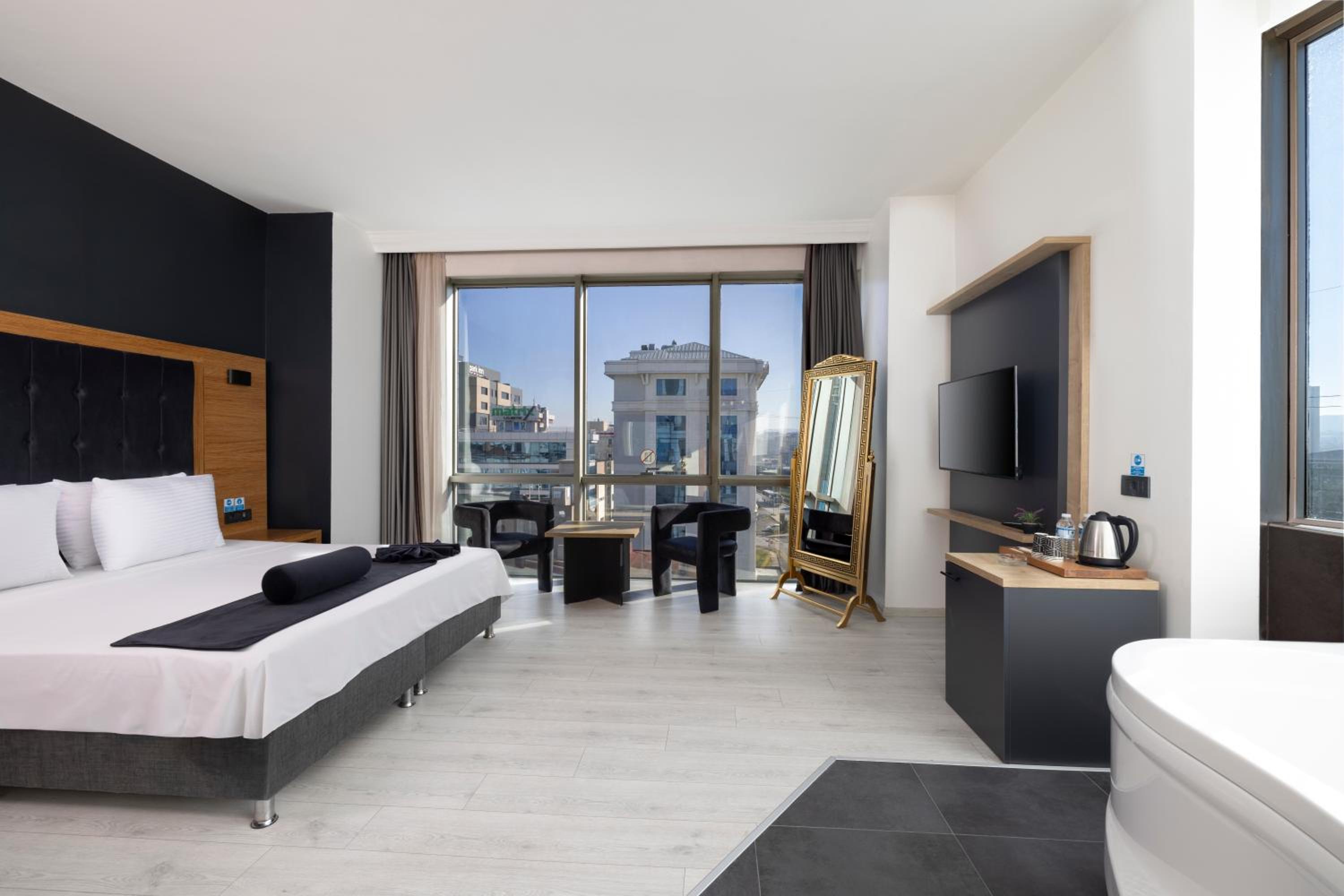 Deluxe Double Room with Bath photo 2