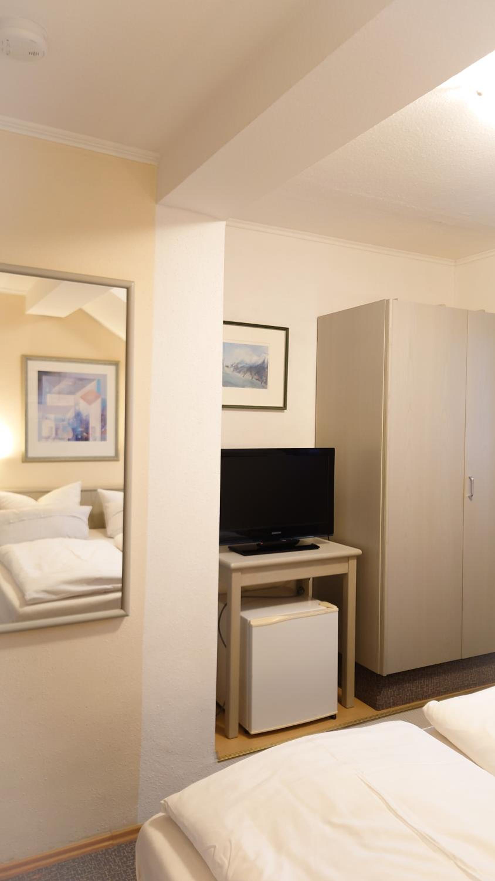 Small Double Room - Photo 1
