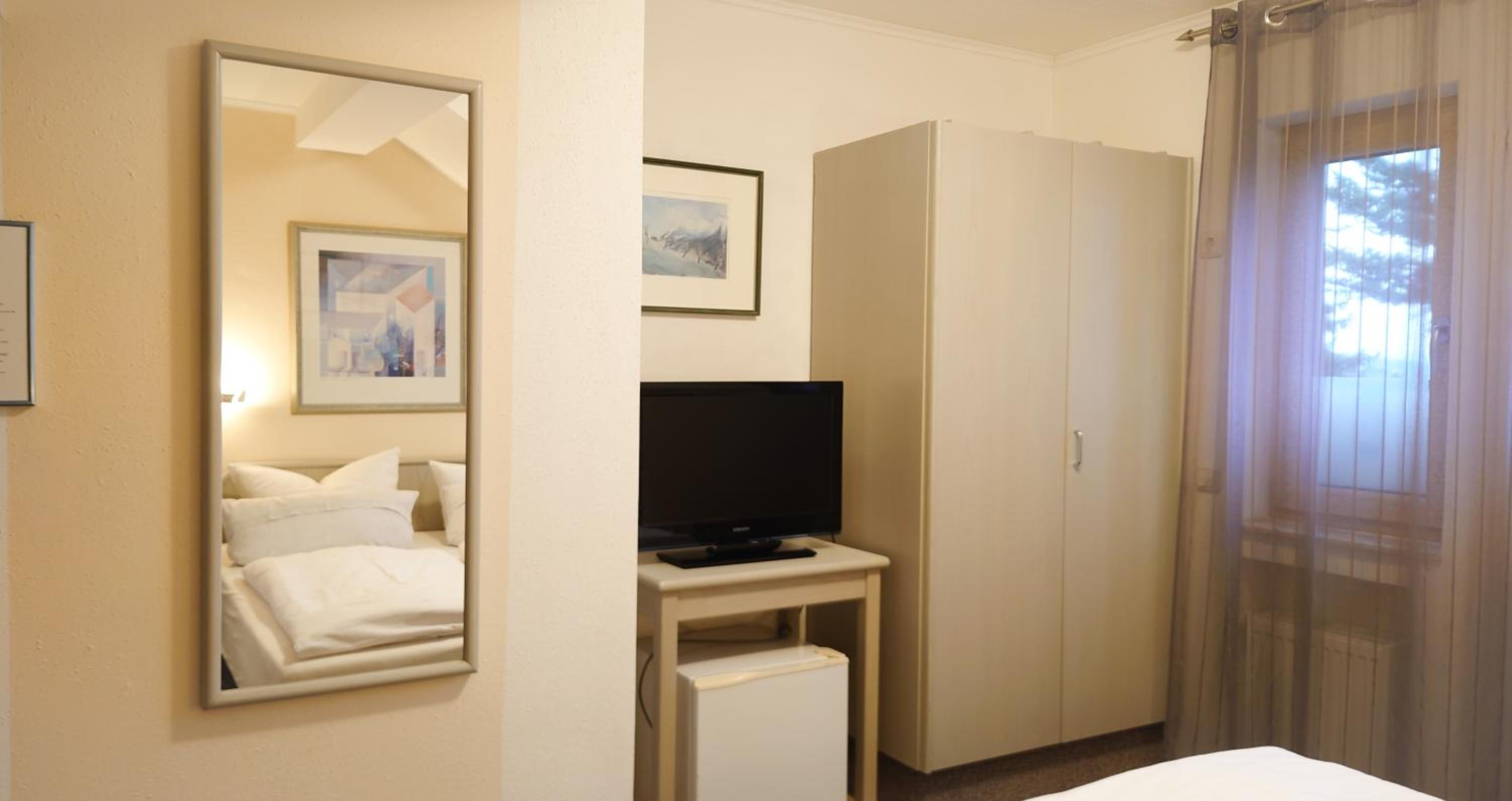 Small Double Room - Photo 2