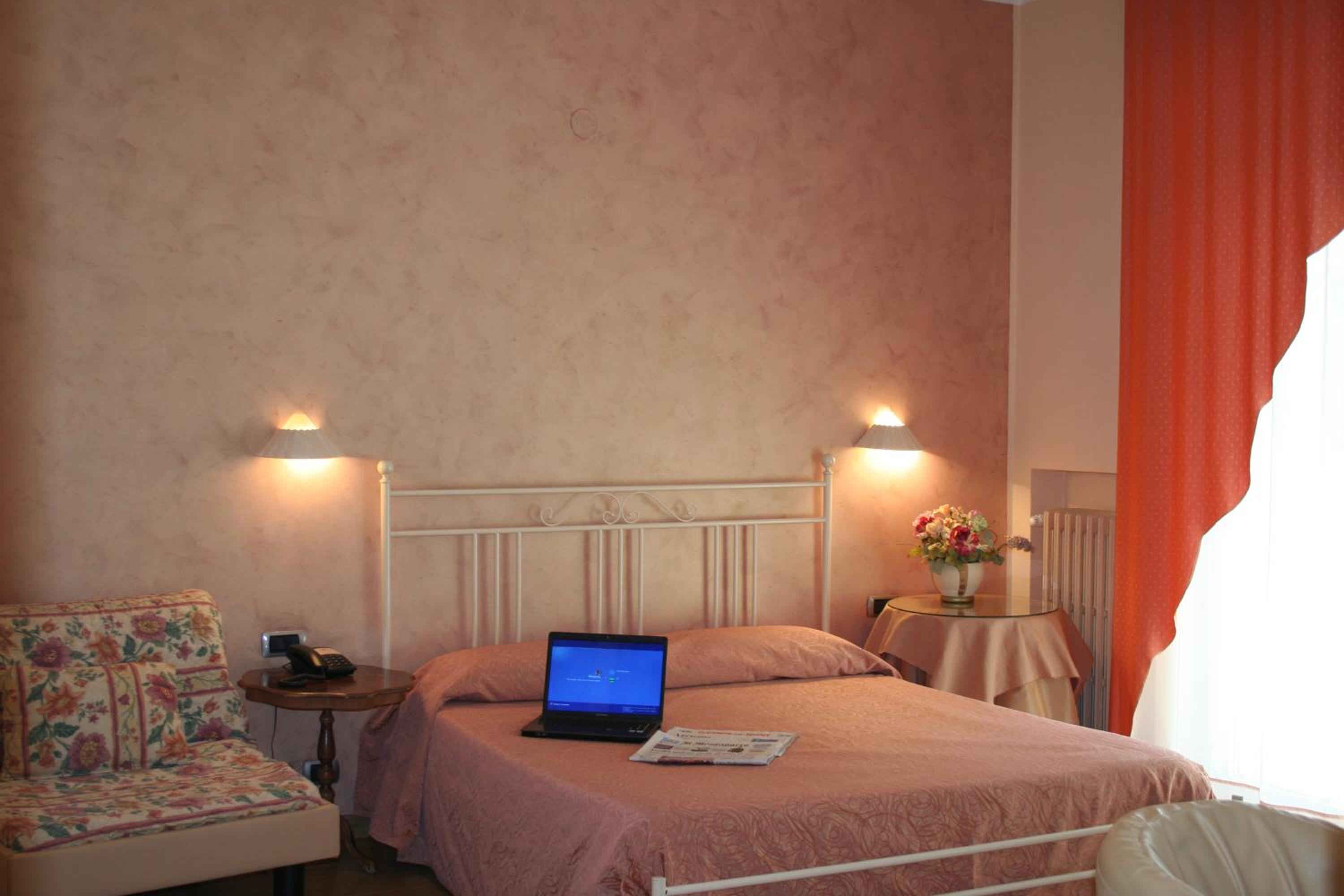 Double or Twin Room photo 2