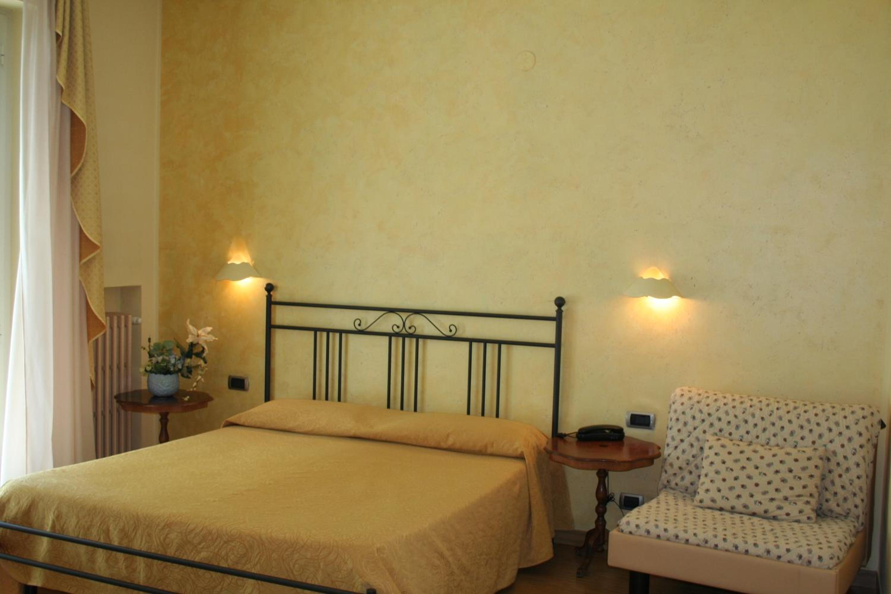 Double or Twin Room photo 3