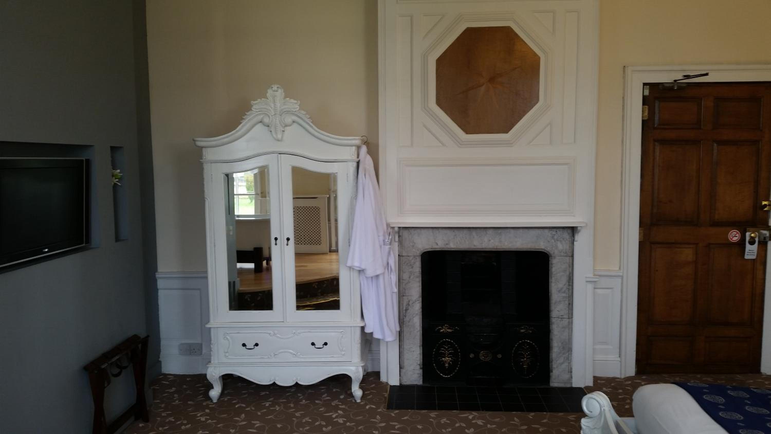 One-Bedroom Suite with Garden View - Photo 3