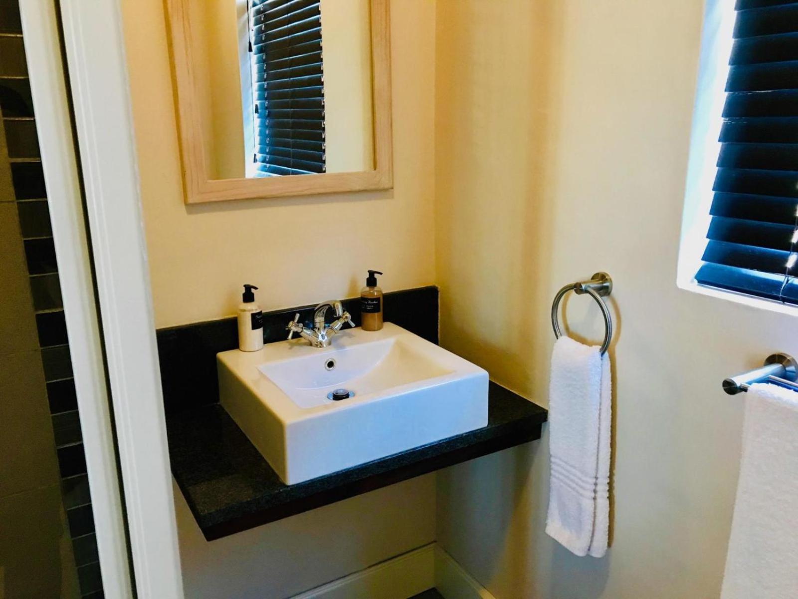 Standard Twin Room - Photo 2