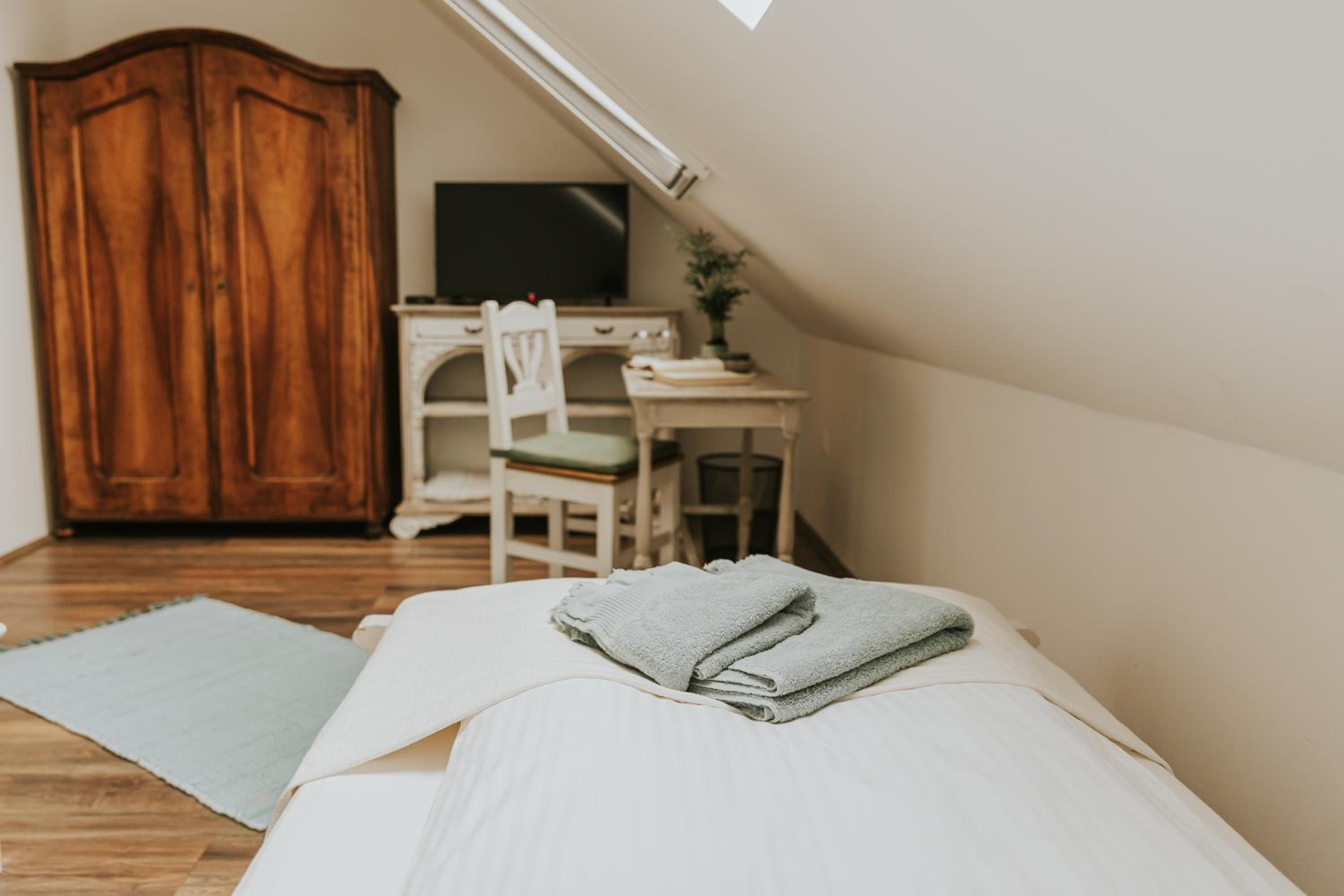 Double or Twin Room - Photo 4