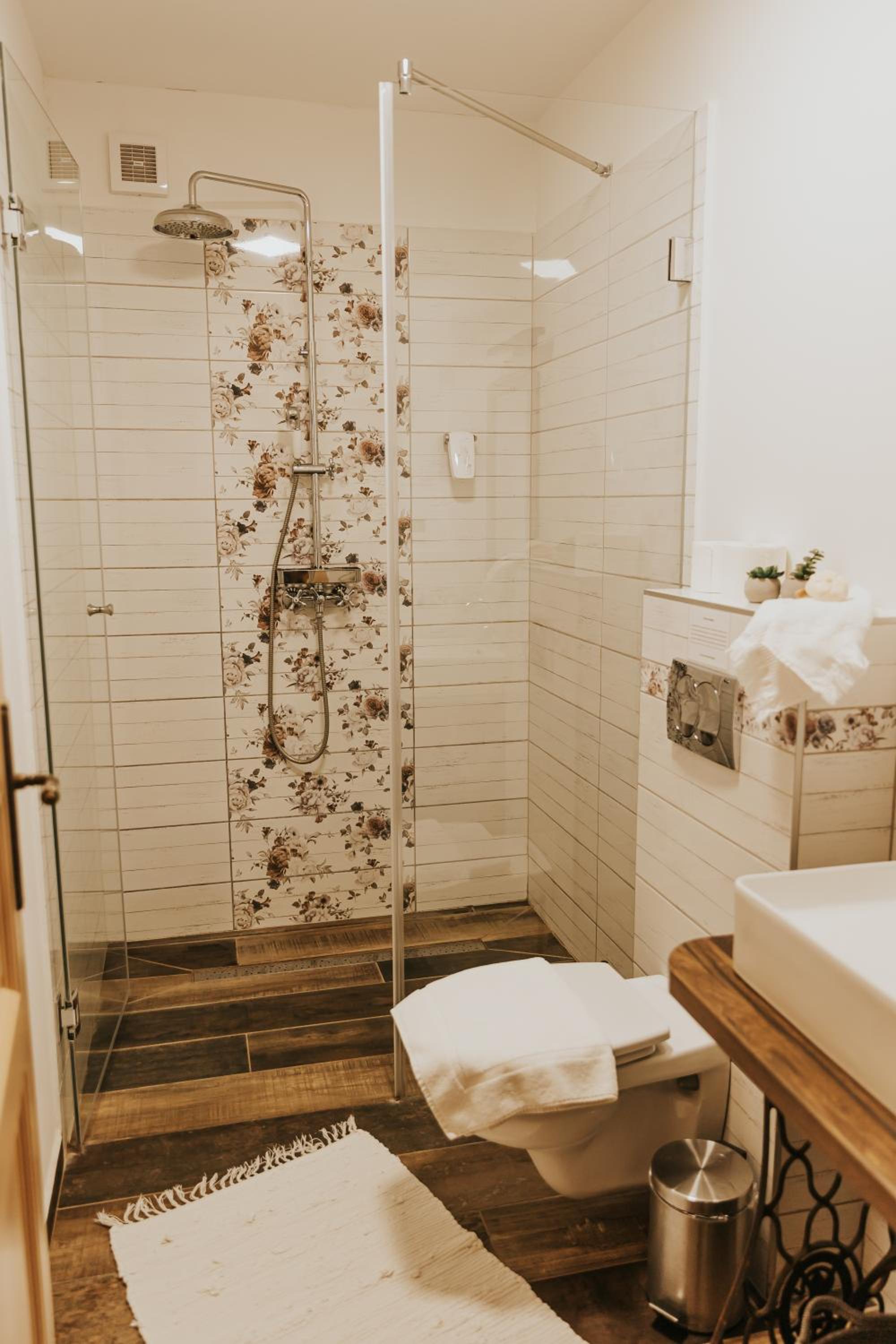 Double or Twin Room - Photo 7