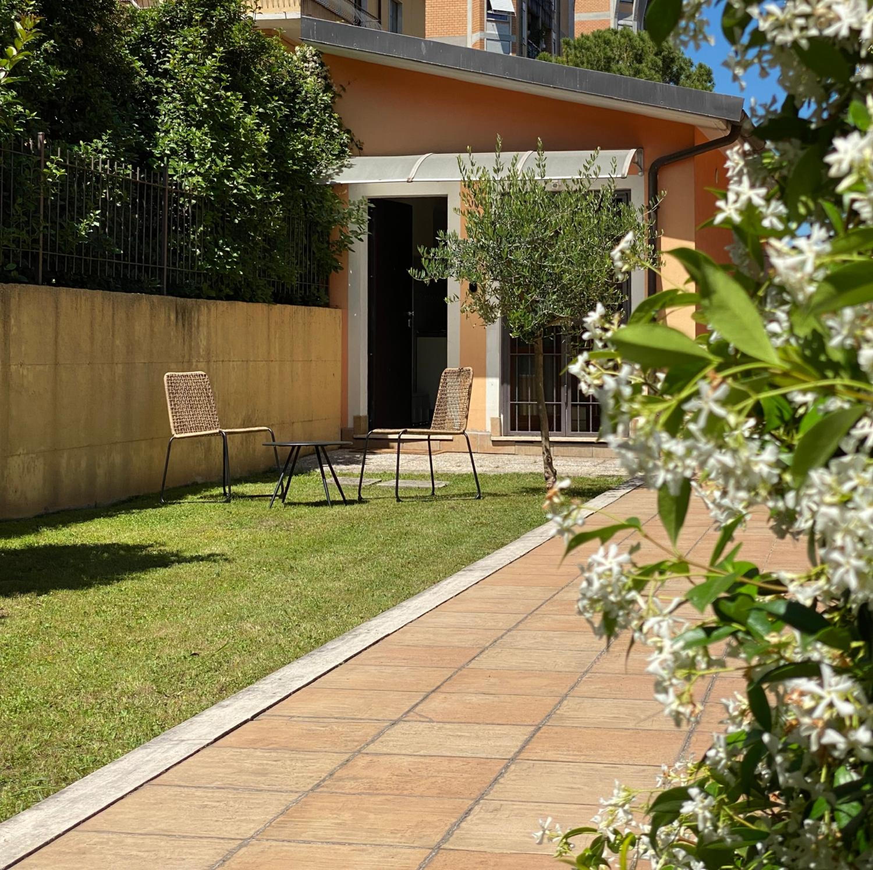 One-Bedroom Apartment with Garden
