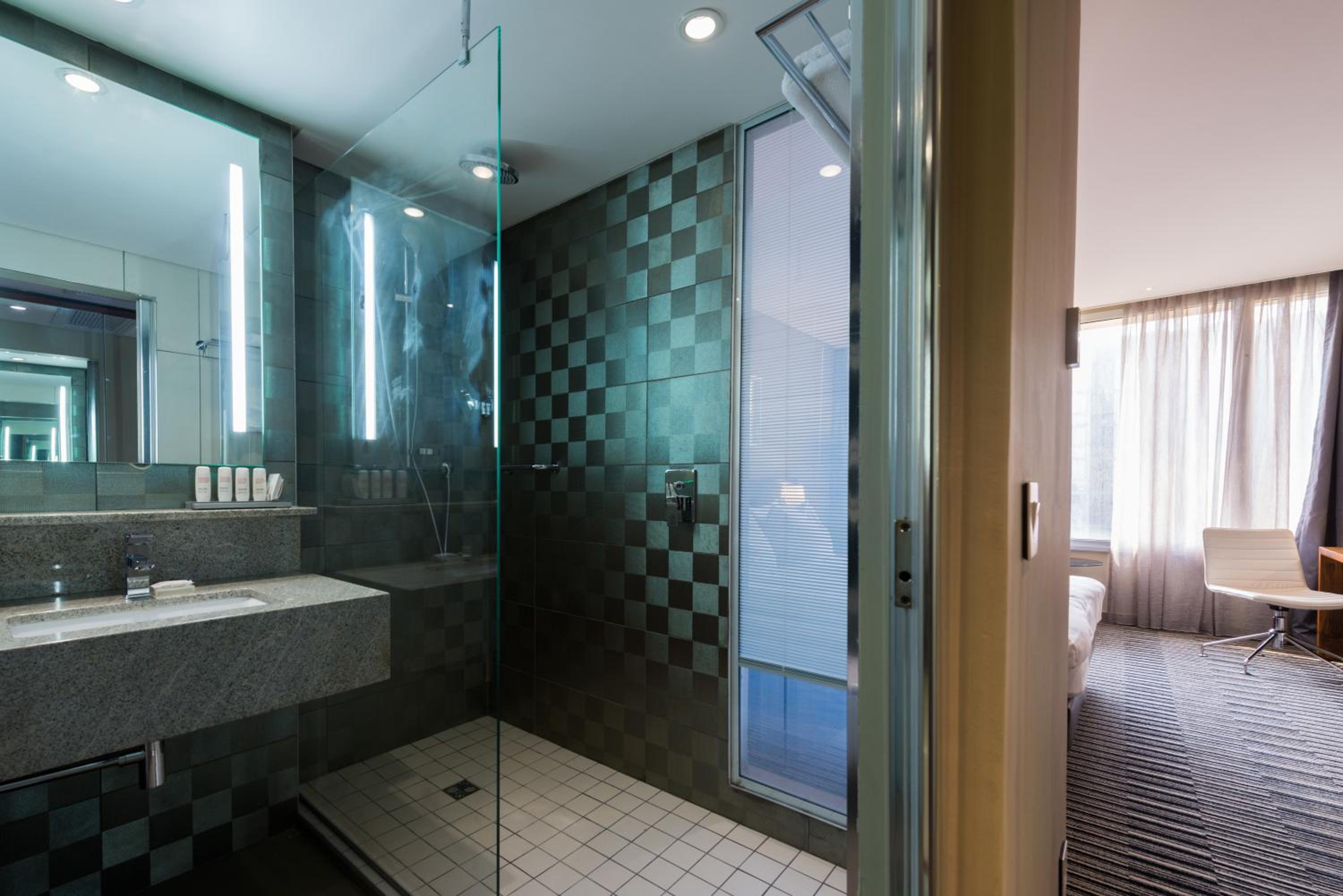 Executive Room with Lounge Access - Photo 3